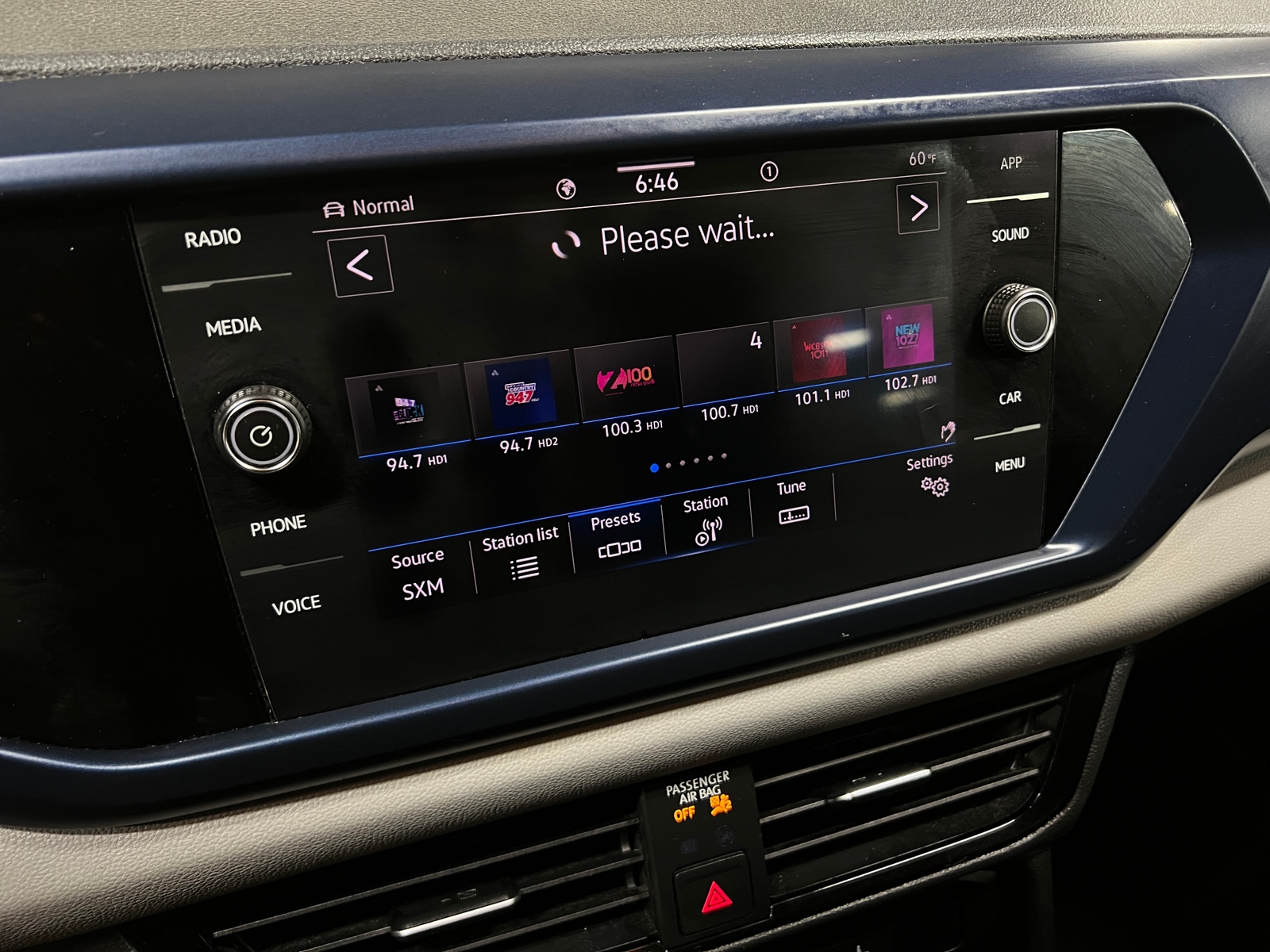 Thumbnail: 2022 Volkswagen Taos - 4