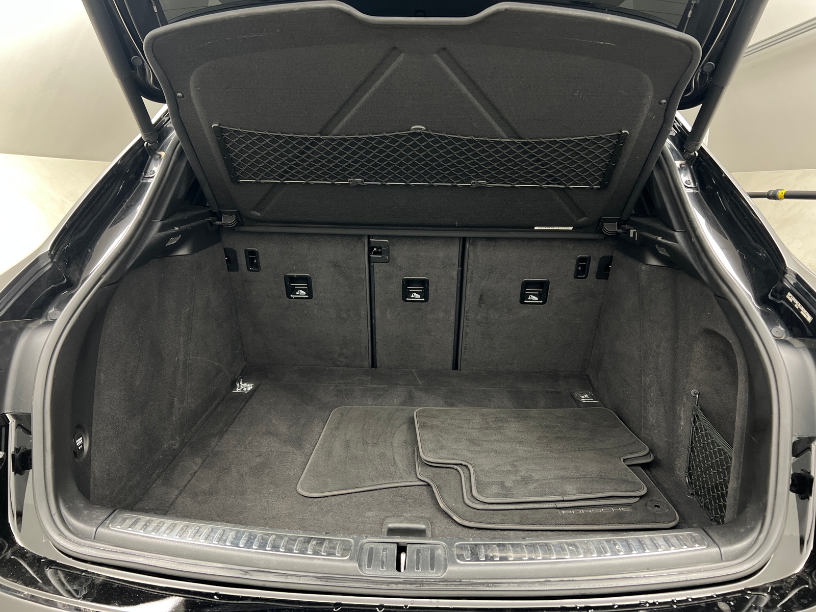 Thumbnail: 2020 Porsche Macan - 7