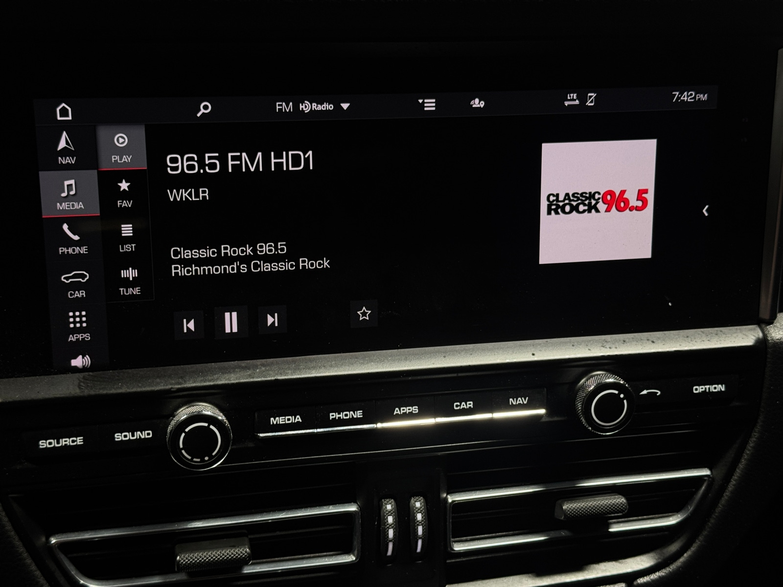 Thumbnail: 2020 Porsche Macan - 4