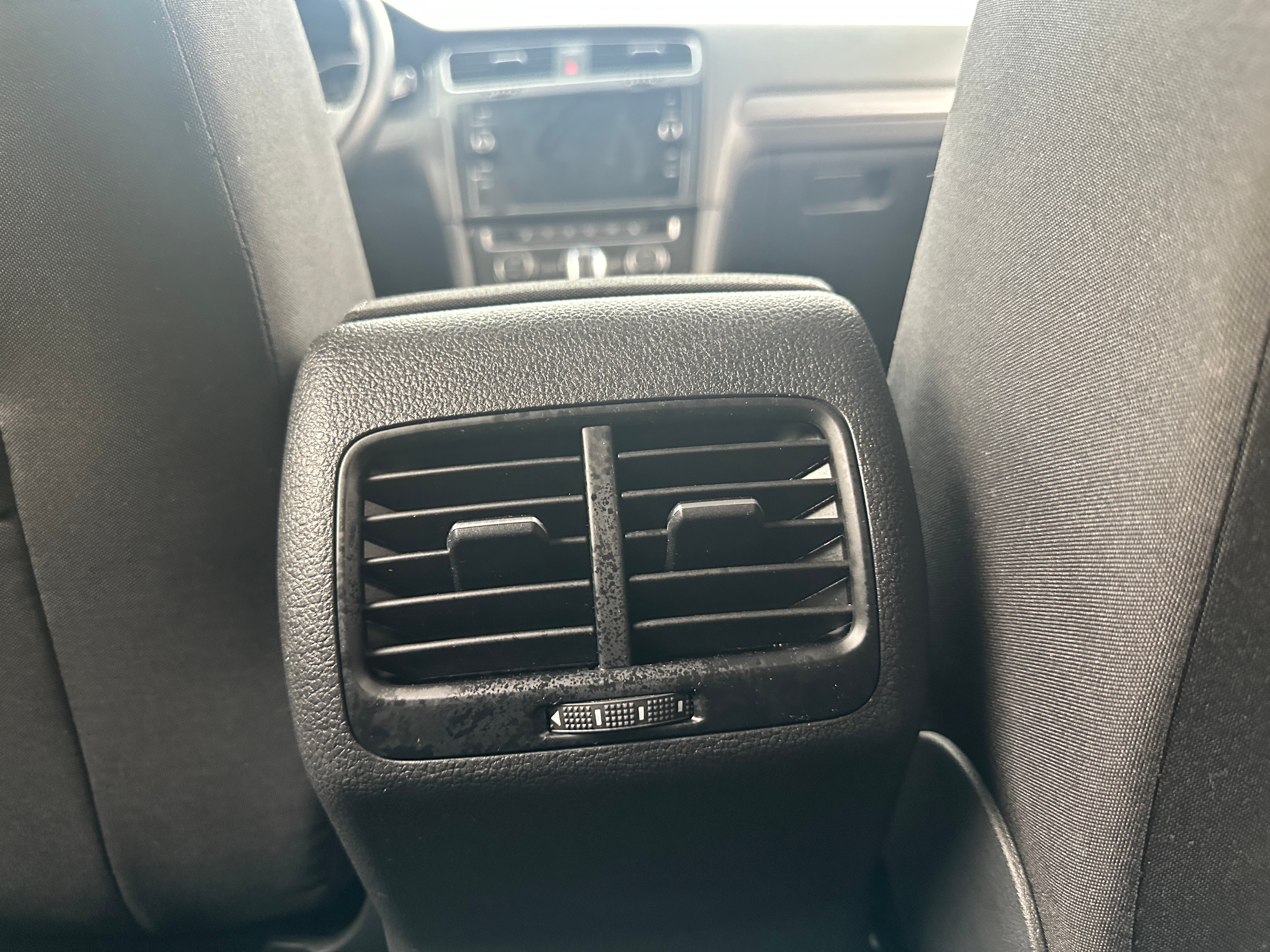 2019 Volkswagen e-Golf - Image 1