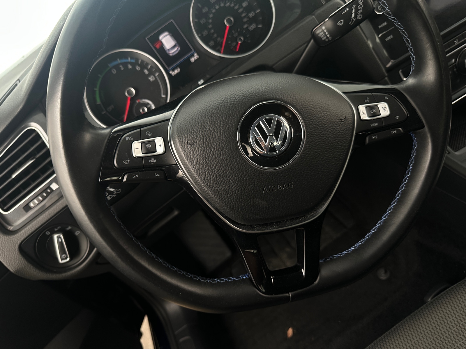 Thumbnail: 2019 Volkswagen e-Golf - 5