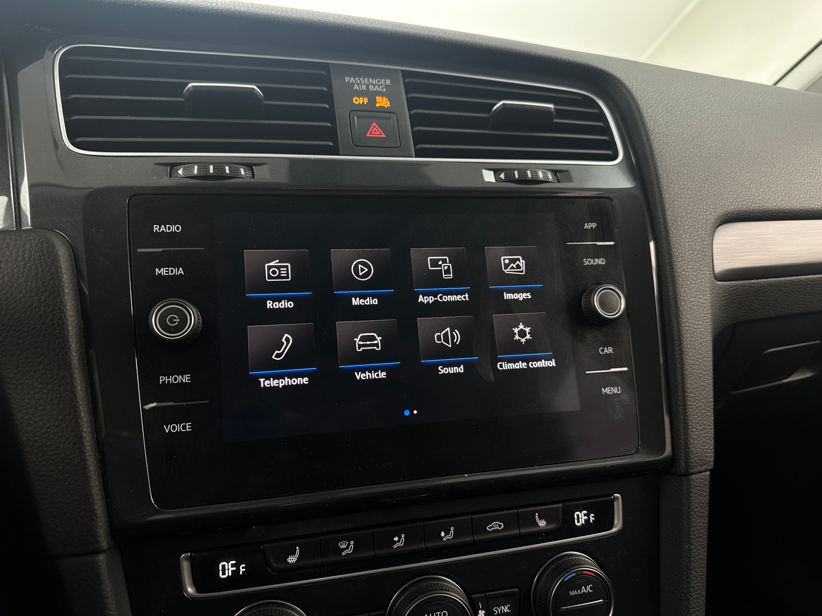 Thumbnail: 2019 Volkswagen e-Golf - 4