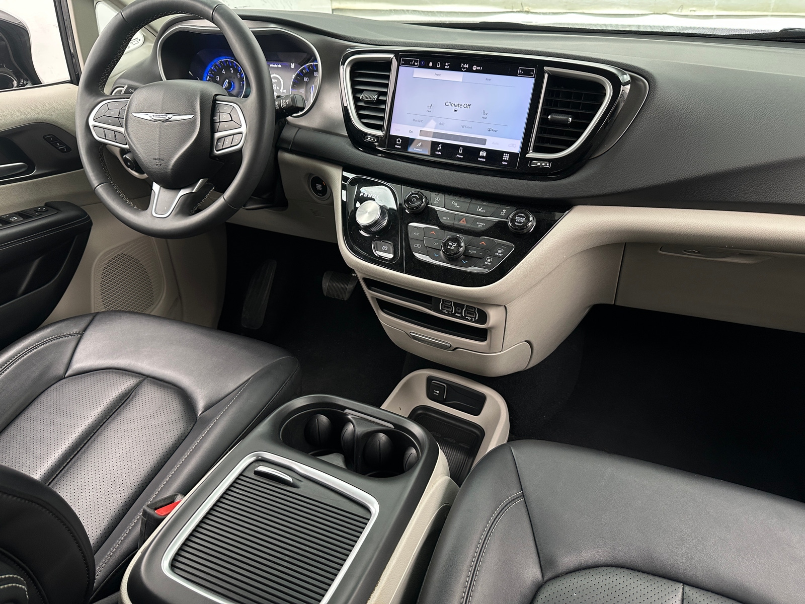 Thumbnail: 2024 Chrysler Pacifica - 2