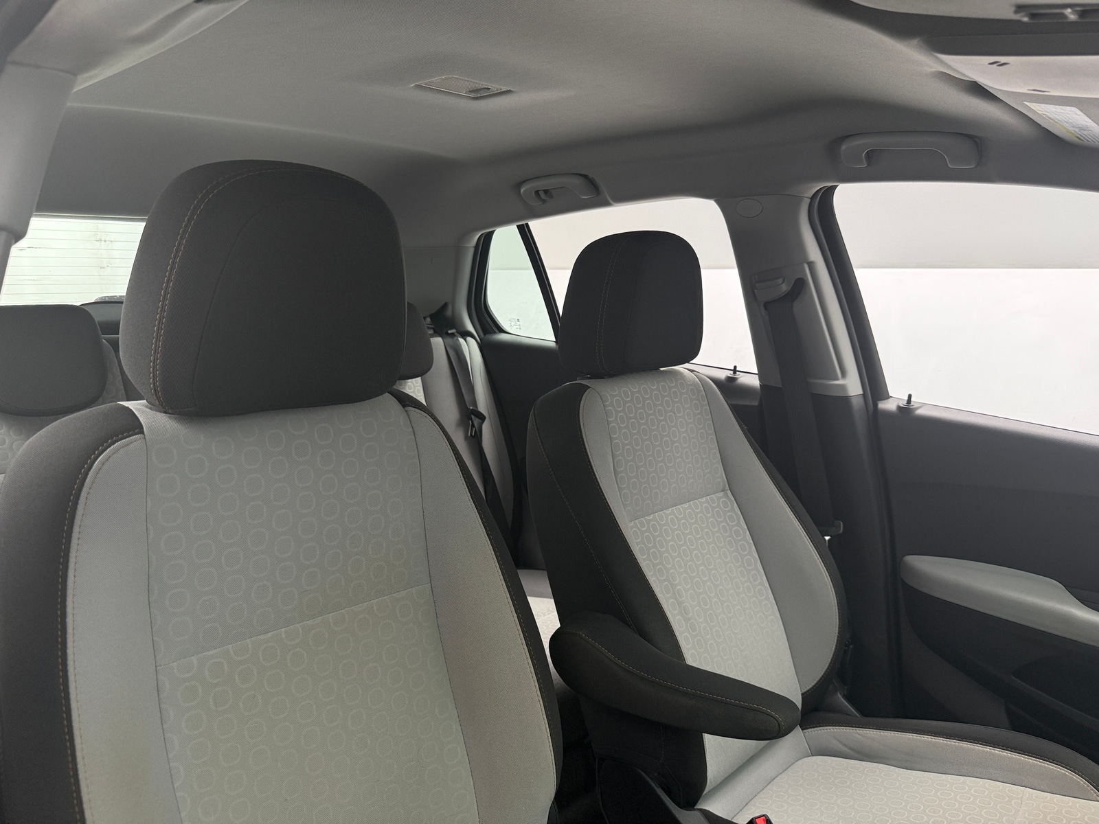 Thumbnail: 2017 Chevrolet Trax - 2