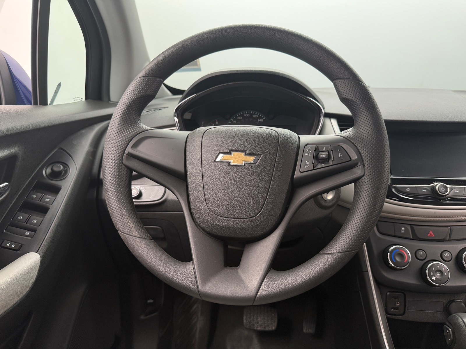 Thumbnail: 2017 Chevrolet Trax - 5