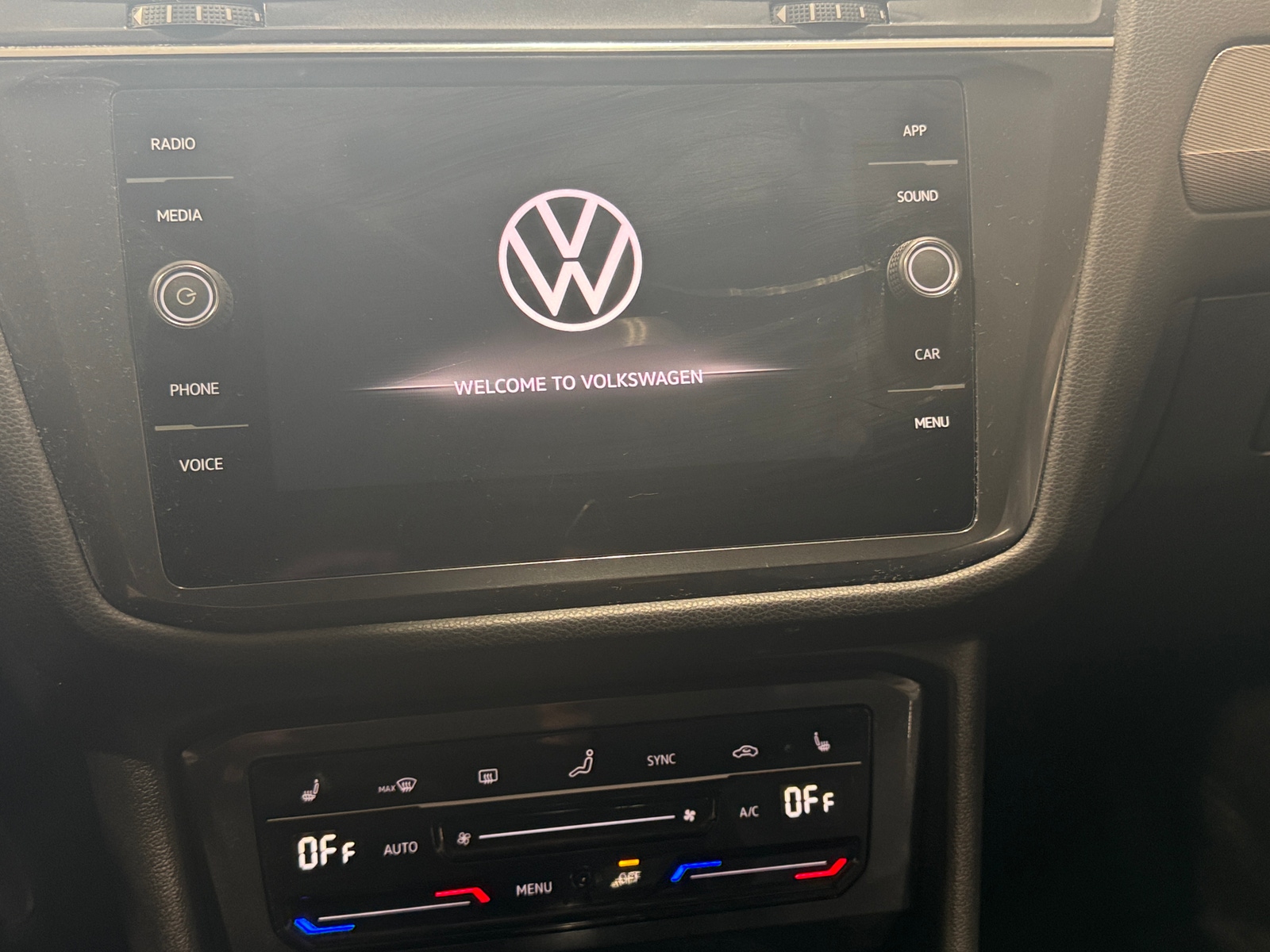 Thumbnail: 2022 Volkswagen Tiguan - 3