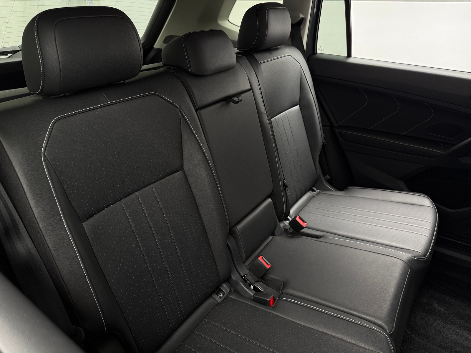 Thumbnail: 2023 Volkswagen Tiguan - 5