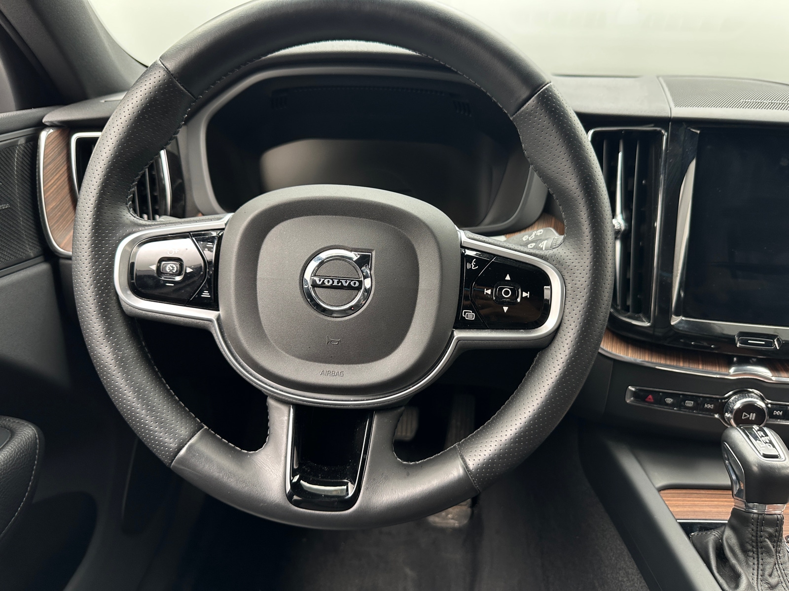Thumbnail: 2019 Volvo XC60 - 4