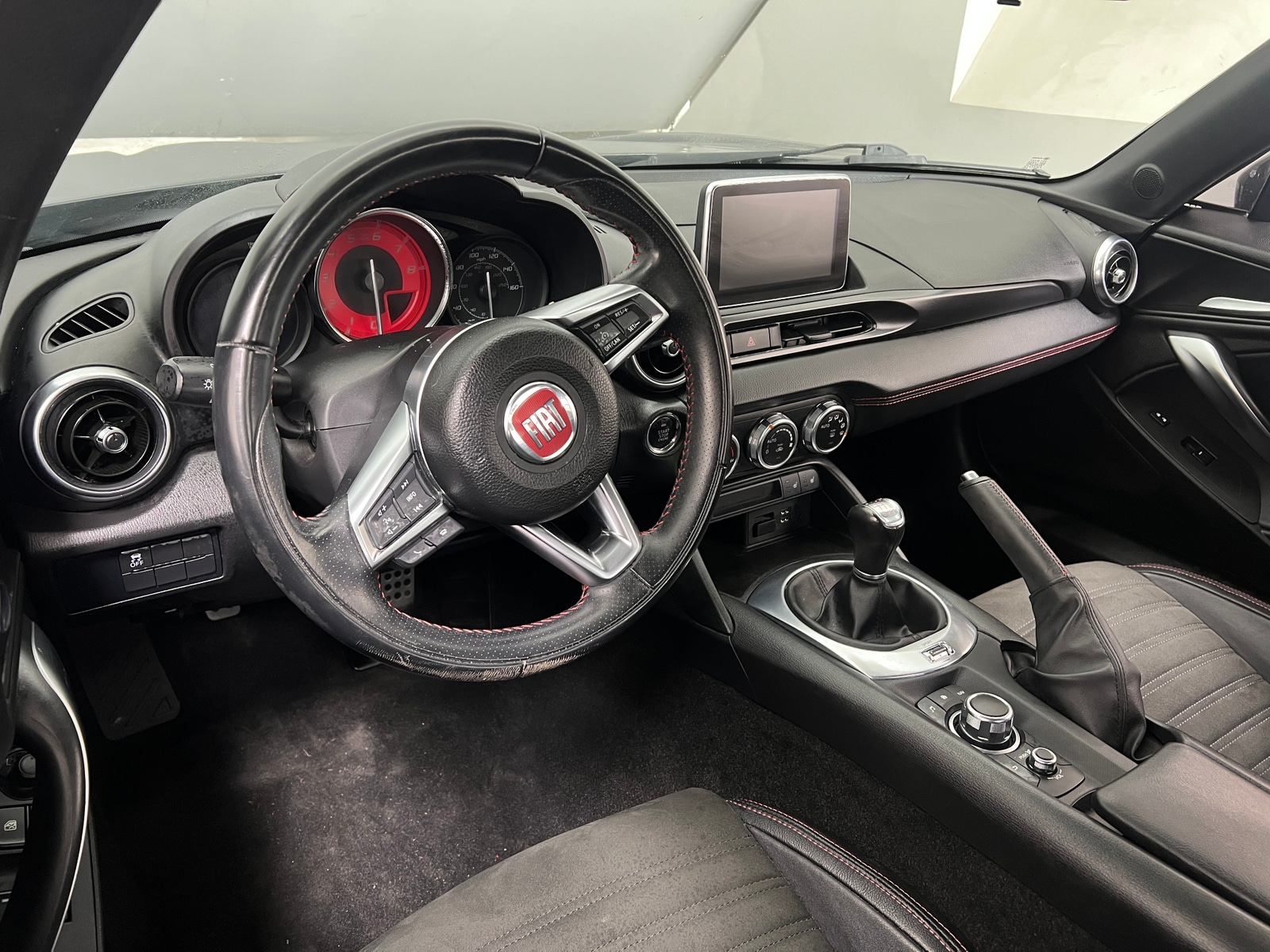 Thumbnail: 2017 Fiat 124 Spider - 3