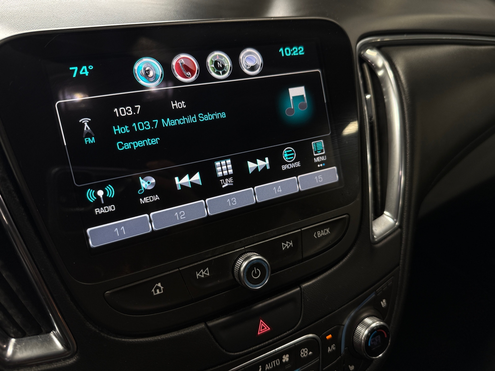 Thumbnail: 2017 Chevrolet Malibu - 3