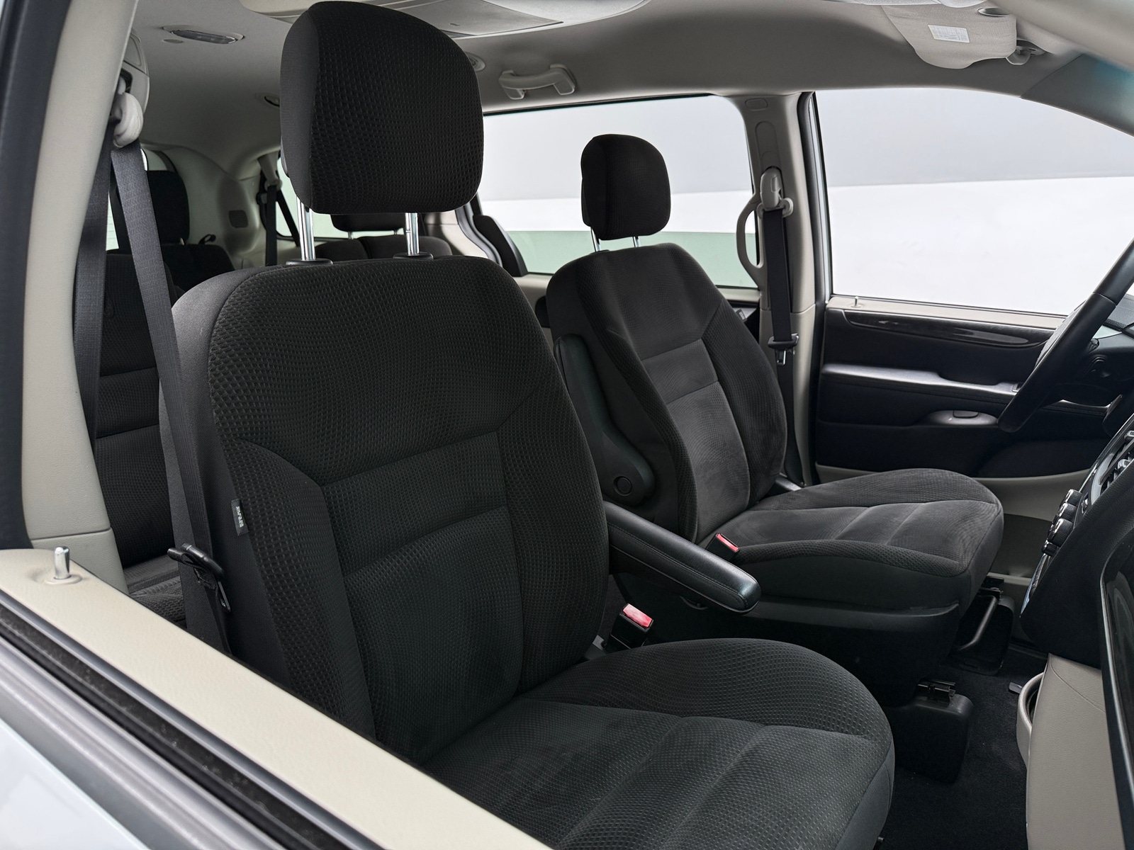 Thumbnail: 2017 Dodge Grand Caravan - 2