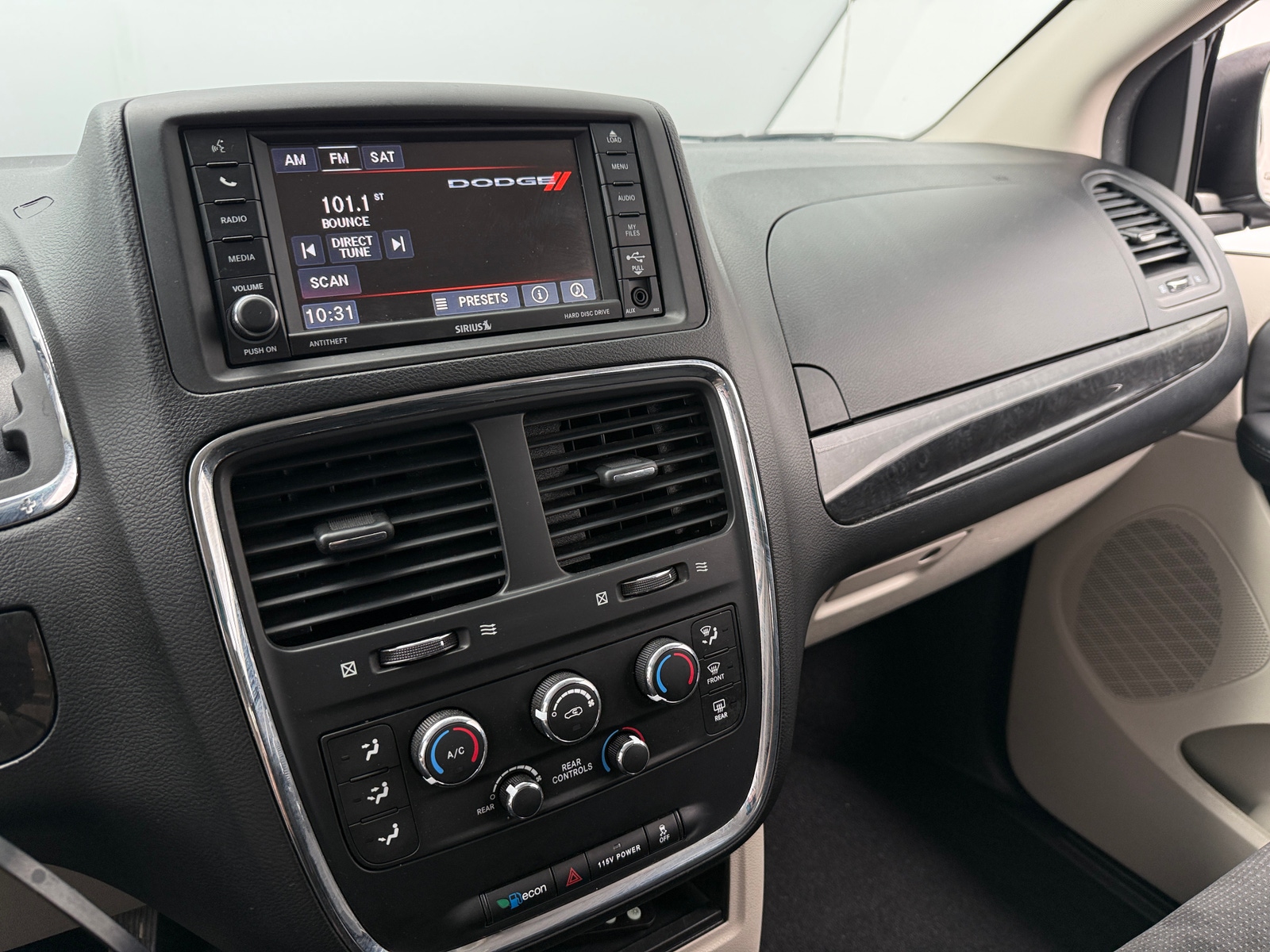 Thumbnail: 2017 Dodge Grand Caravan - 4