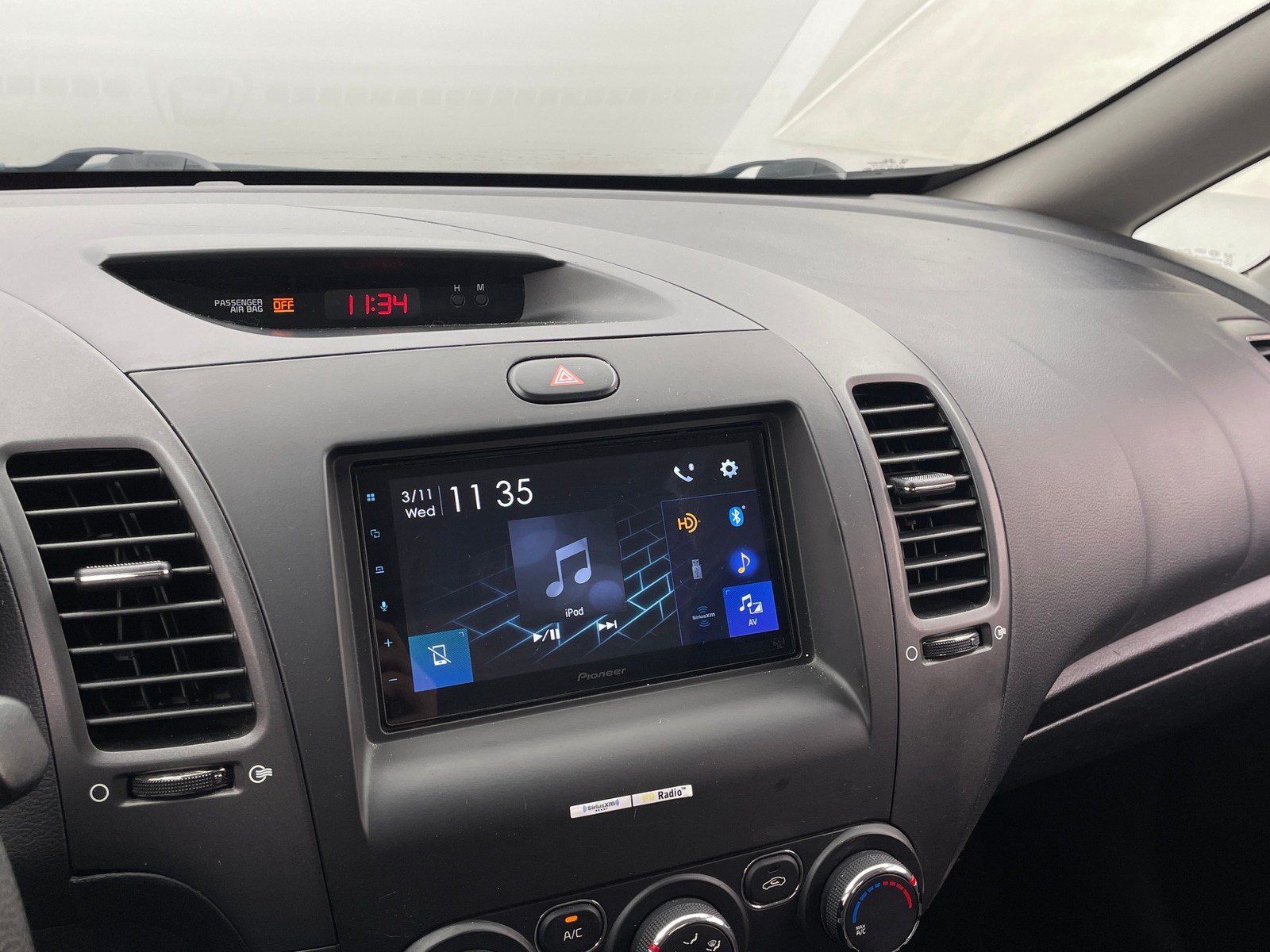 Thumbnail: 2017 Kia Forte - 4