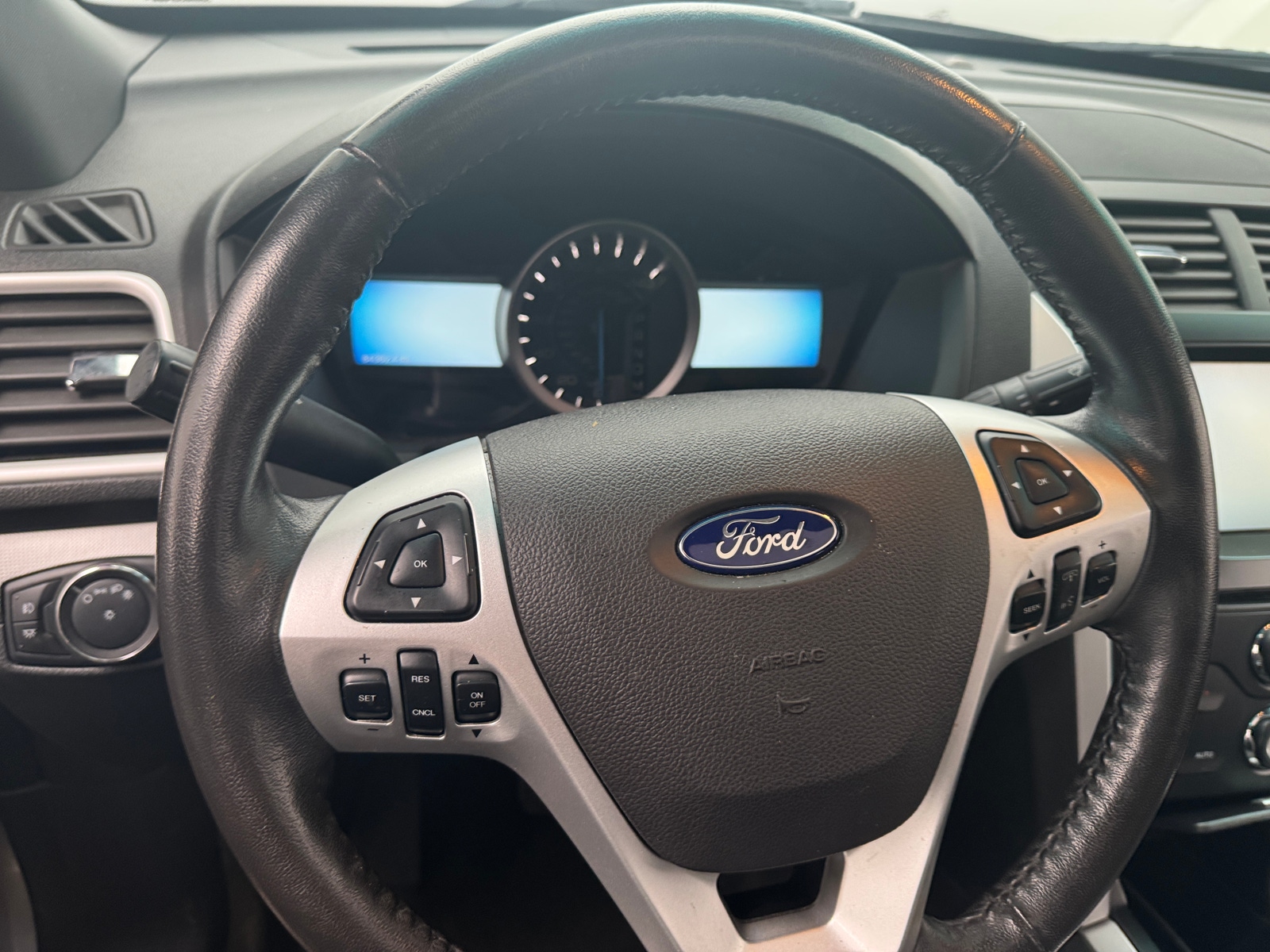 Thumbnail: 2015 Ford Explorer - 5