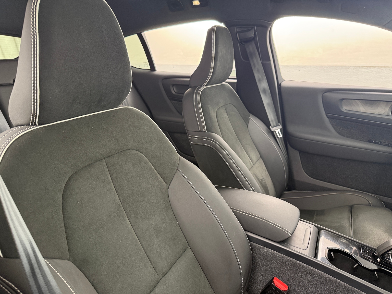 Thumbnail: 2024 Volvo C40 - 2