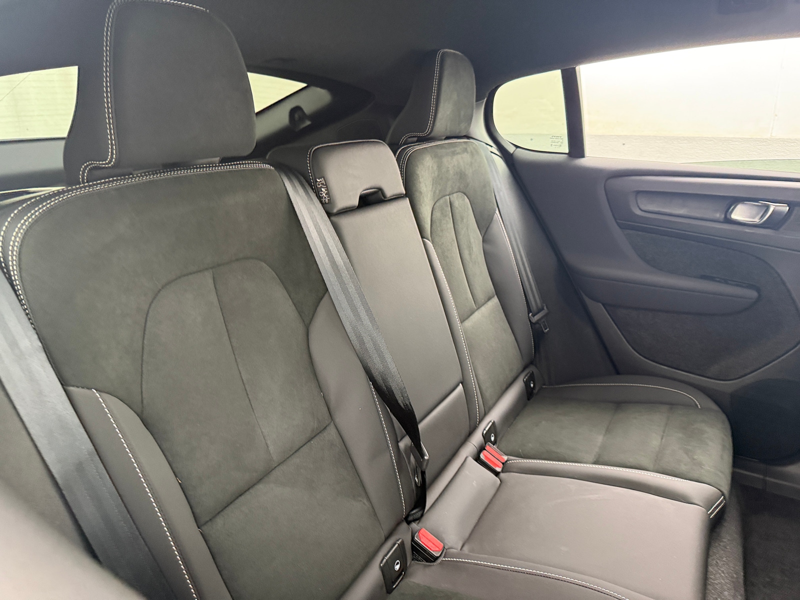 Thumbnail: 2024 Volvo C40 - 6