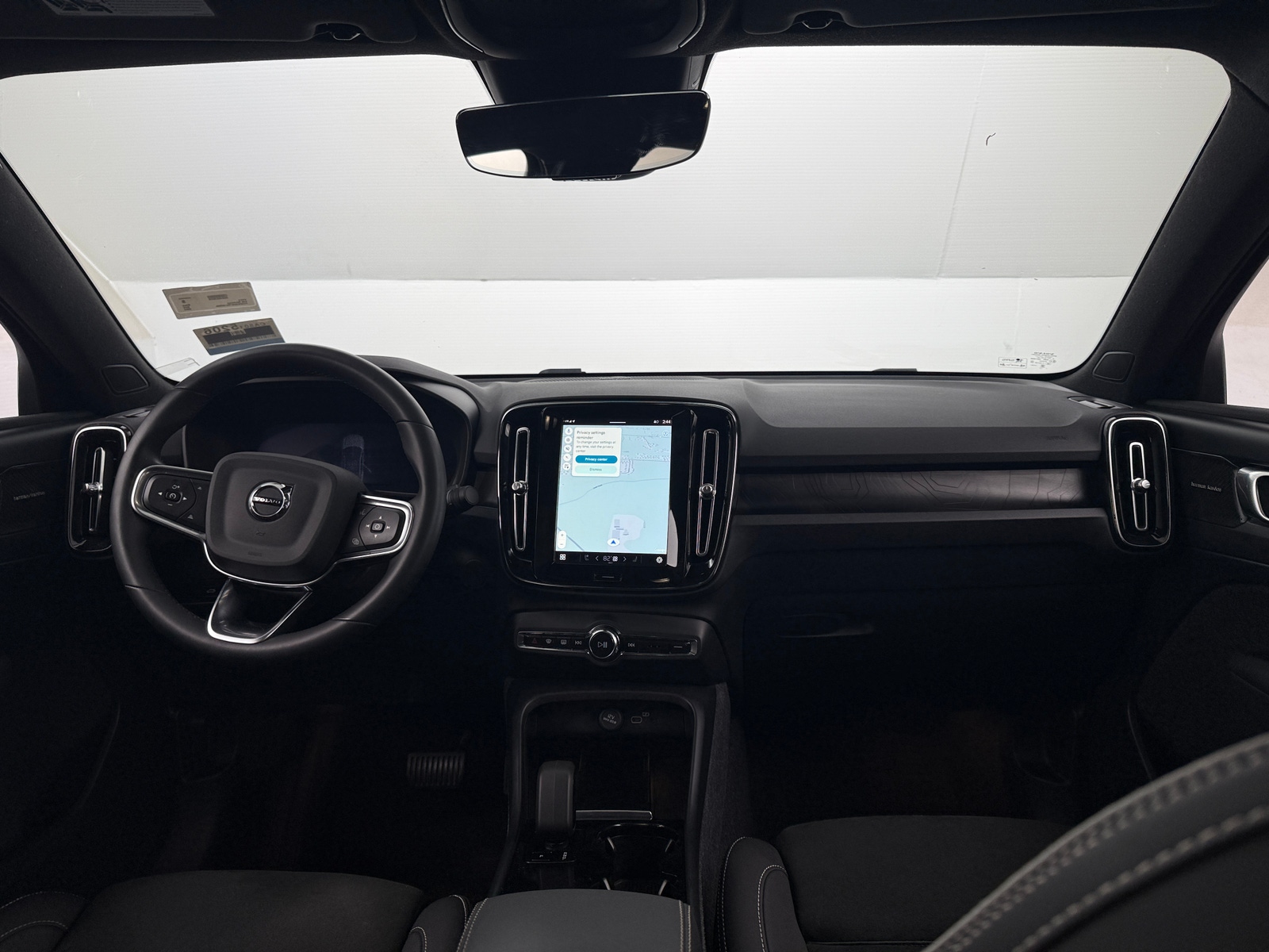 Thumbnail: 2024 Volvo C40 - 3