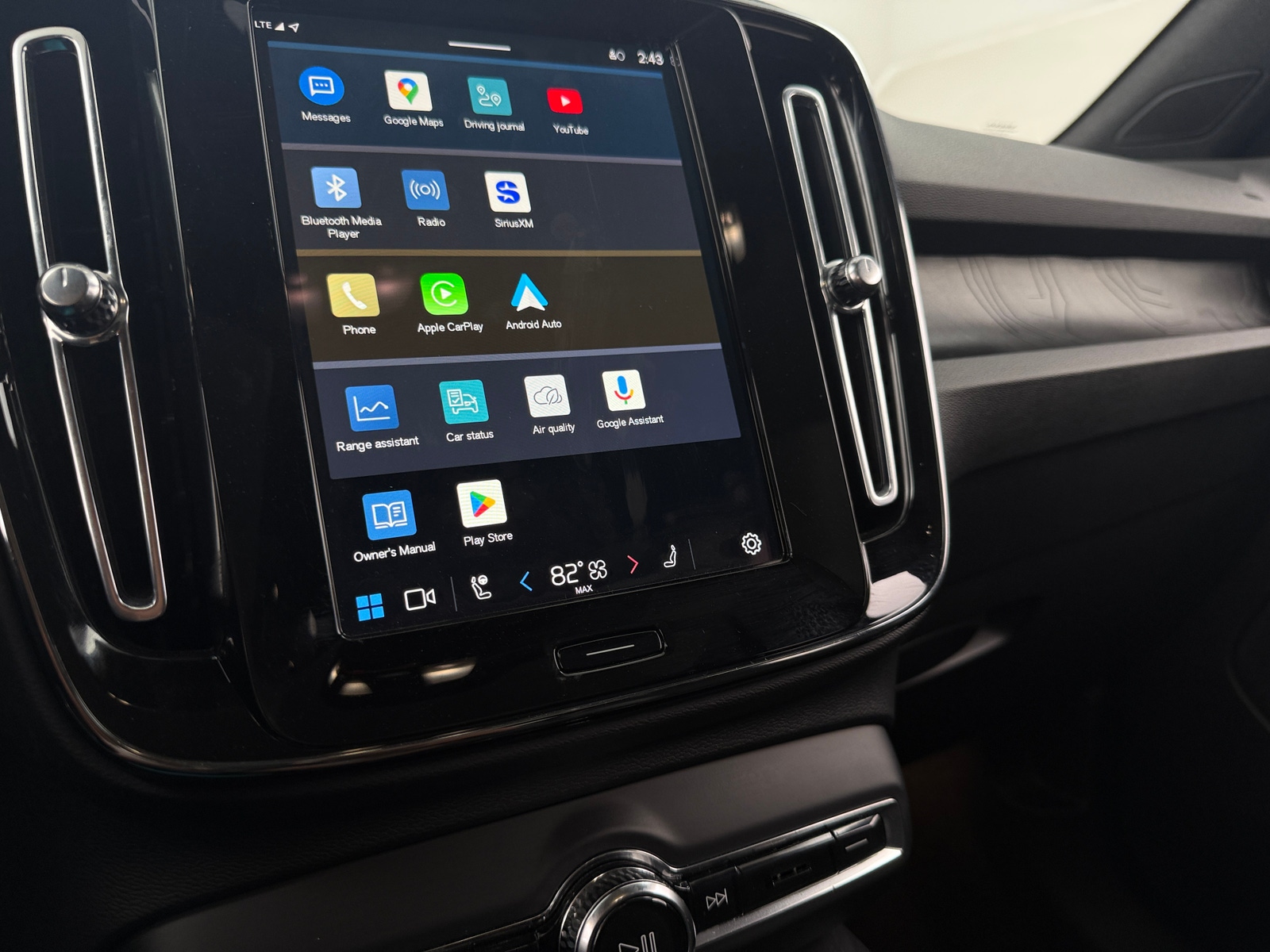 Thumbnail: 2024 Volvo C40 - 4