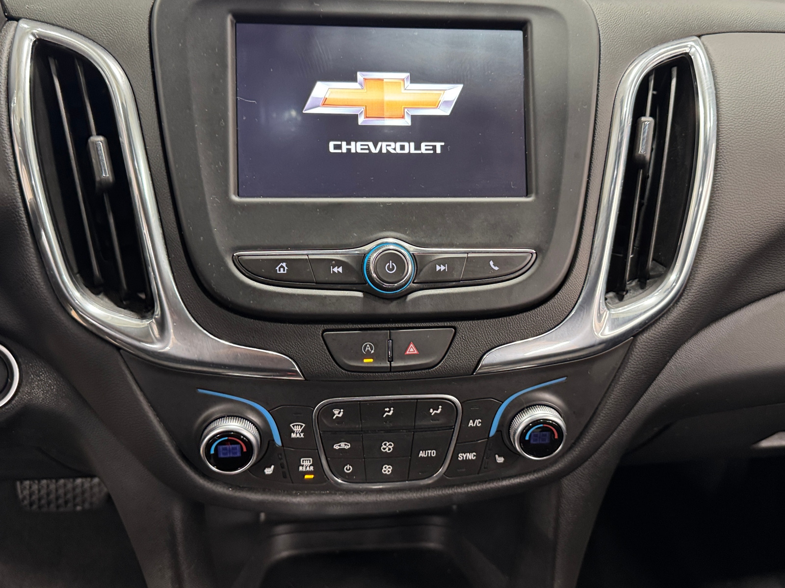 Thumbnail: 2023 Chevrolet Equinox - 4