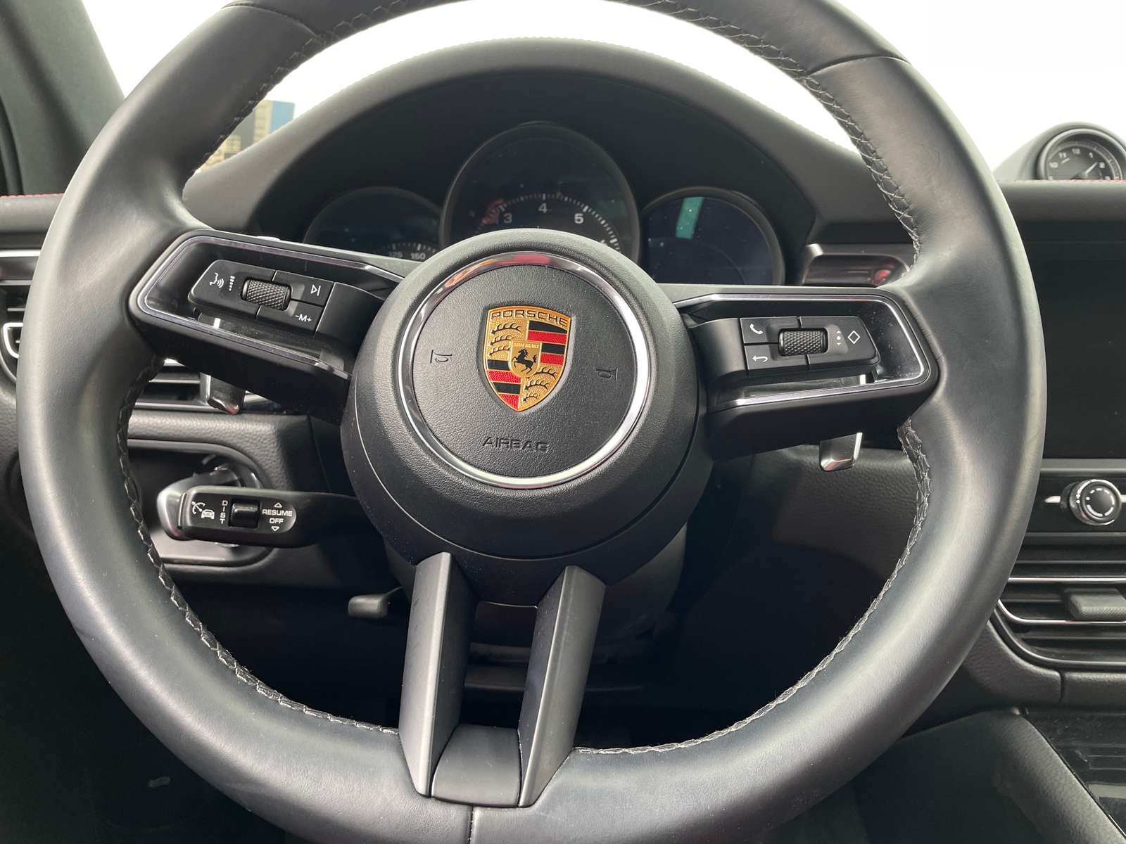 Thumbnail: 2023 Porsche Macan - 4