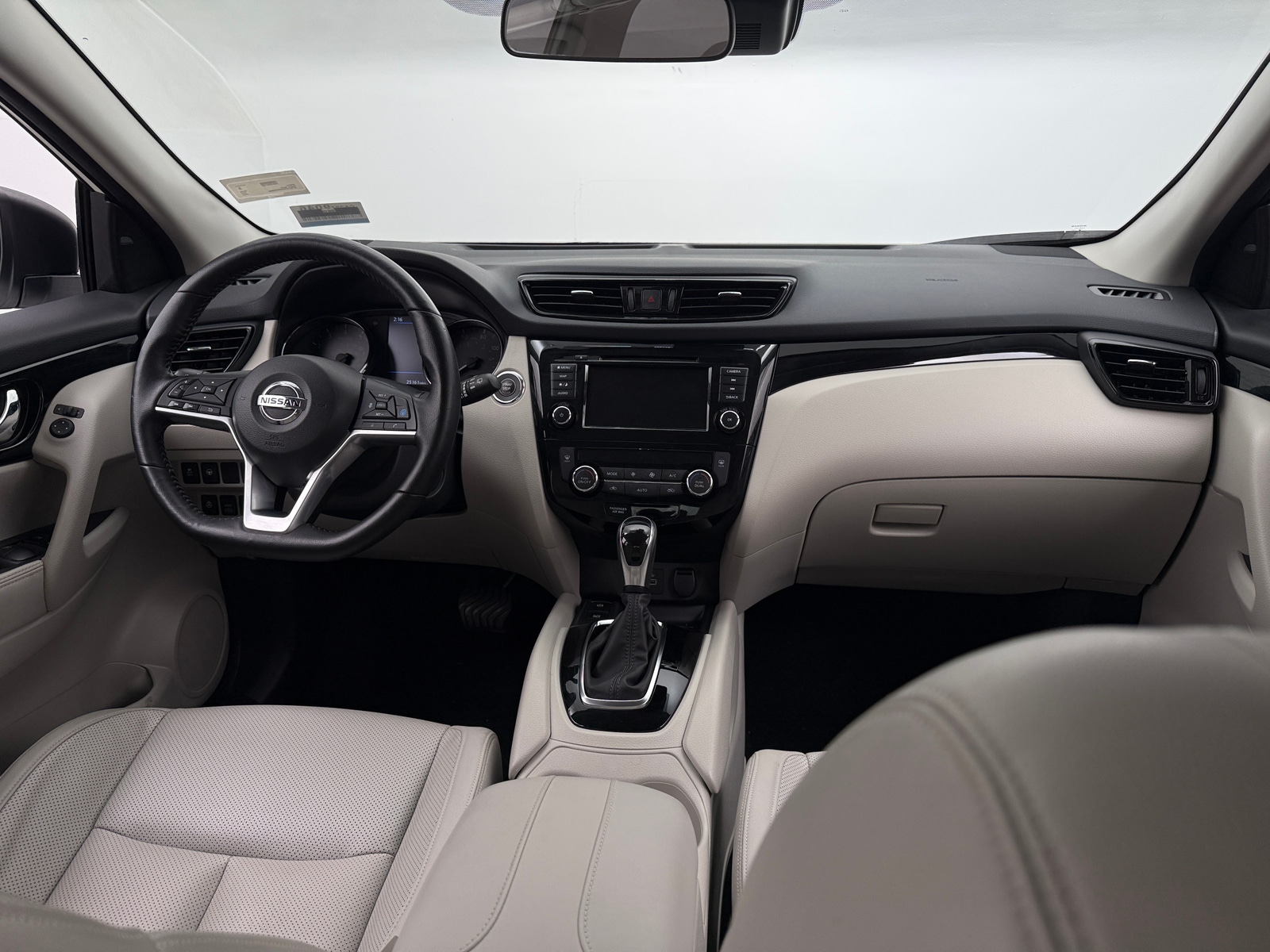 Thumbnail: 2022 Nissan Rogue Sport - 2