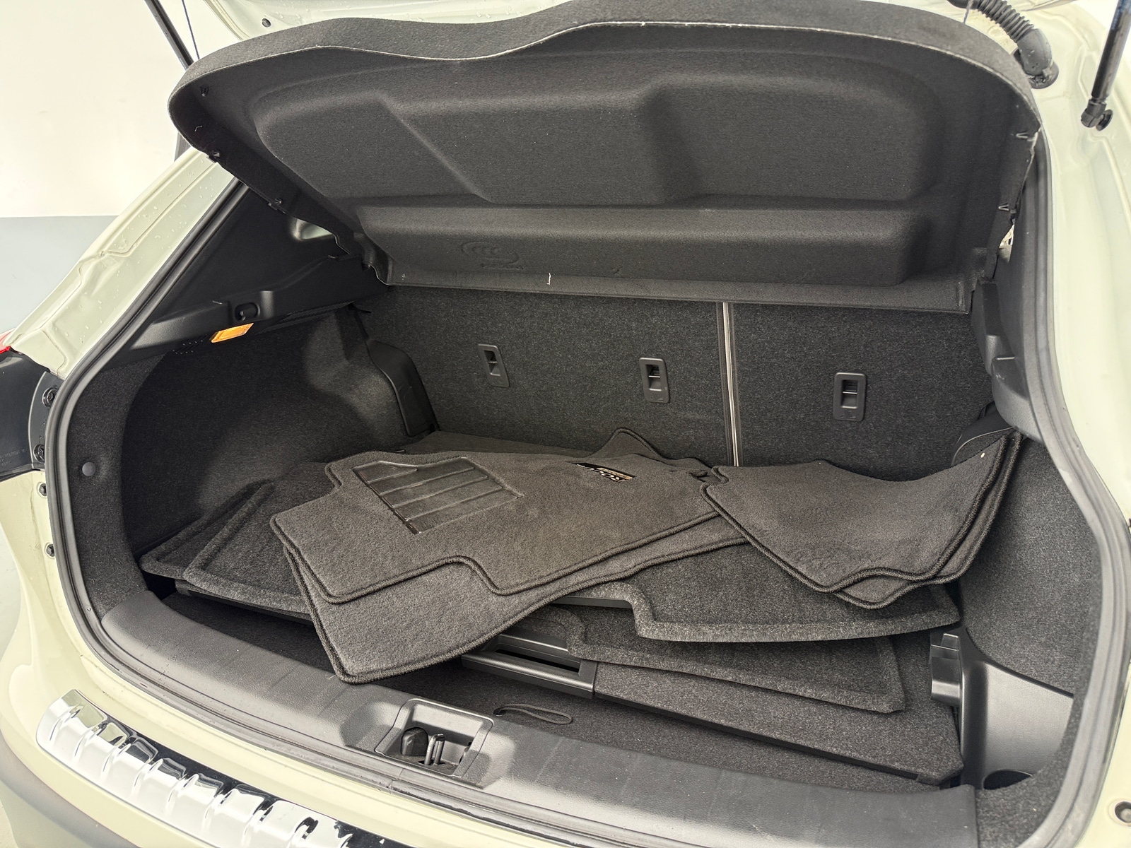 Thumbnail: 2022 Nissan Rogue Sport - 6