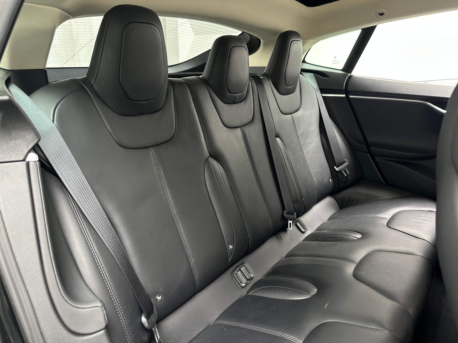 Thumbnail: 2015 Tesla Model S - 5