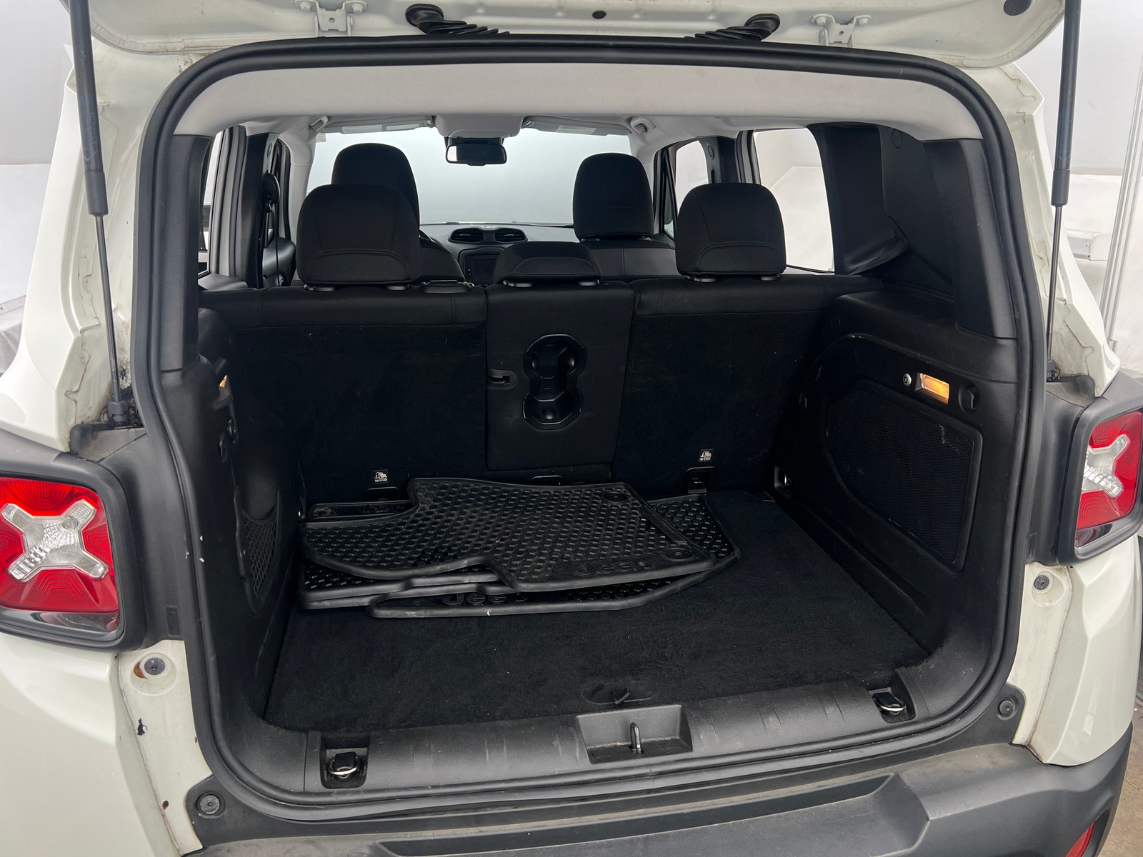 Thumbnail: 2017 Jeep Renegade - 7