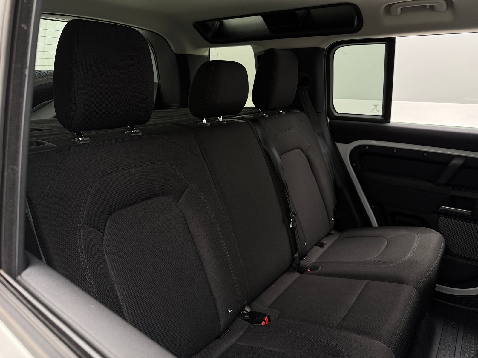 Thumbnail: 2023 Land Rover Defender - 6