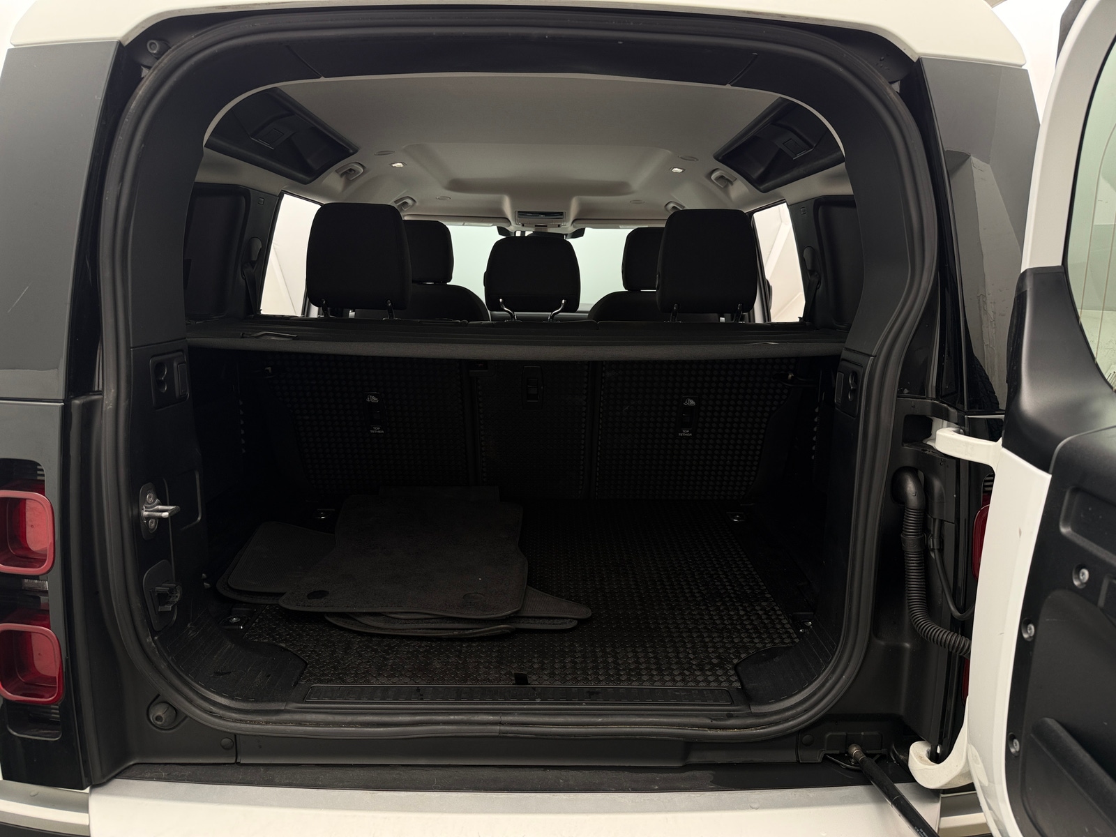 Thumbnail: 2023 Land Rover Defender - 7