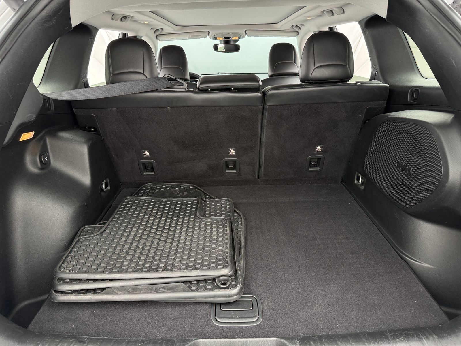 Thumbnail: 2019 Jeep Cherokee - 6