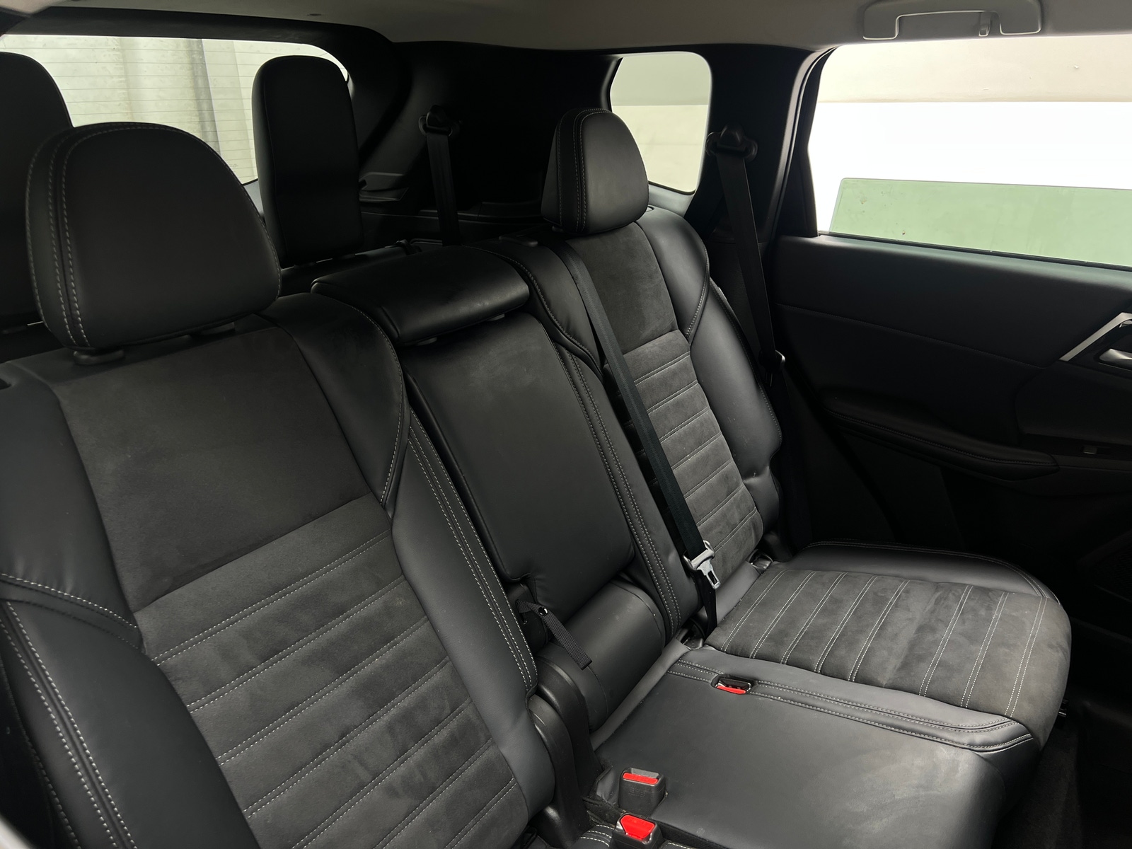 Thumbnail: 2023 Mitsubishi Outlander - 5