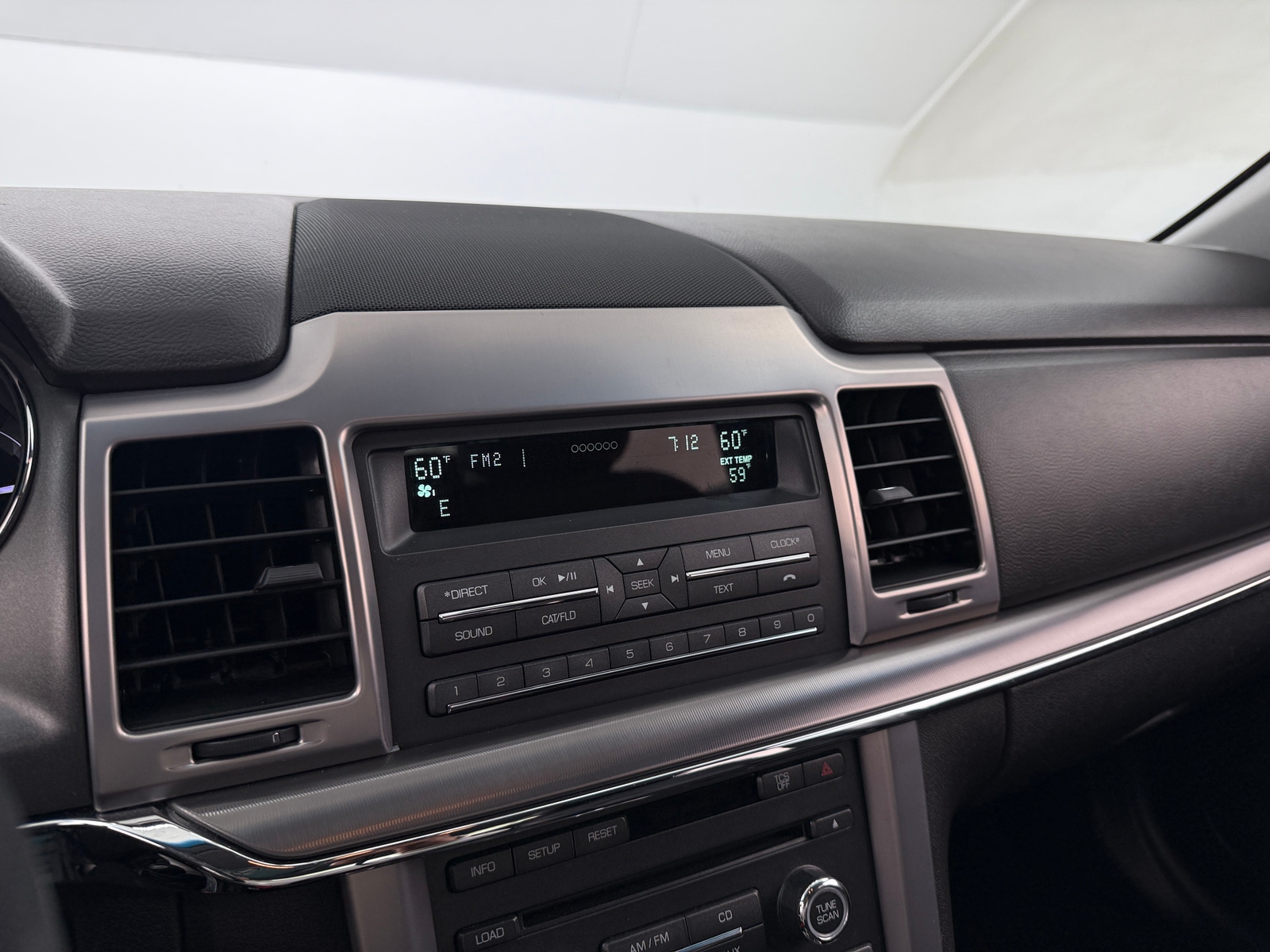 Thumbnail: 2011 Lincoln MKZ - 3