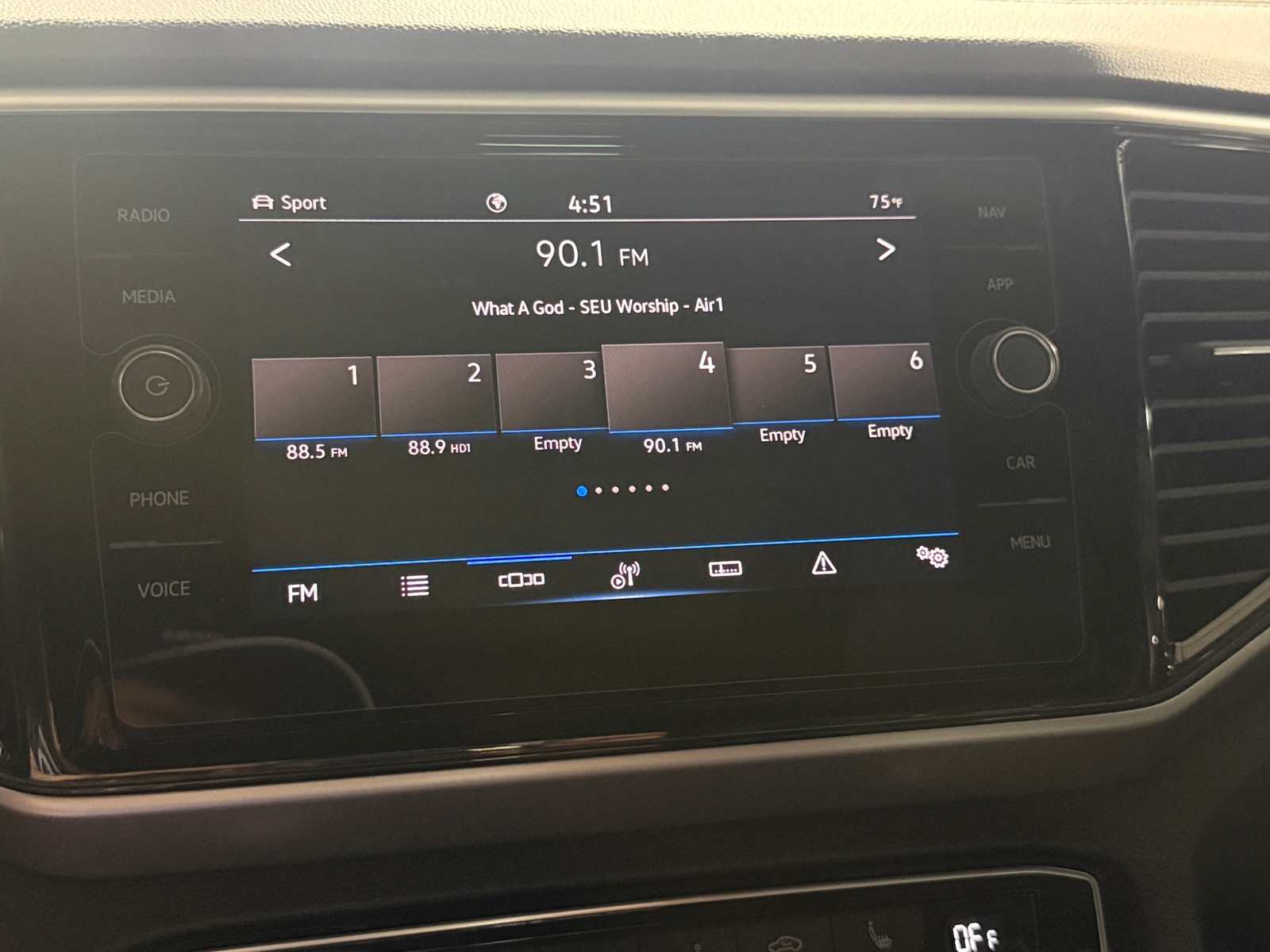 Thumbnail: 2023 Volkswagen Atlas - 3