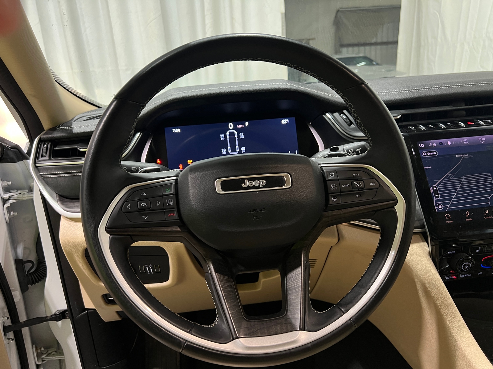 Thumbnail: 2021 Jeep Grand Cherokee L - 4