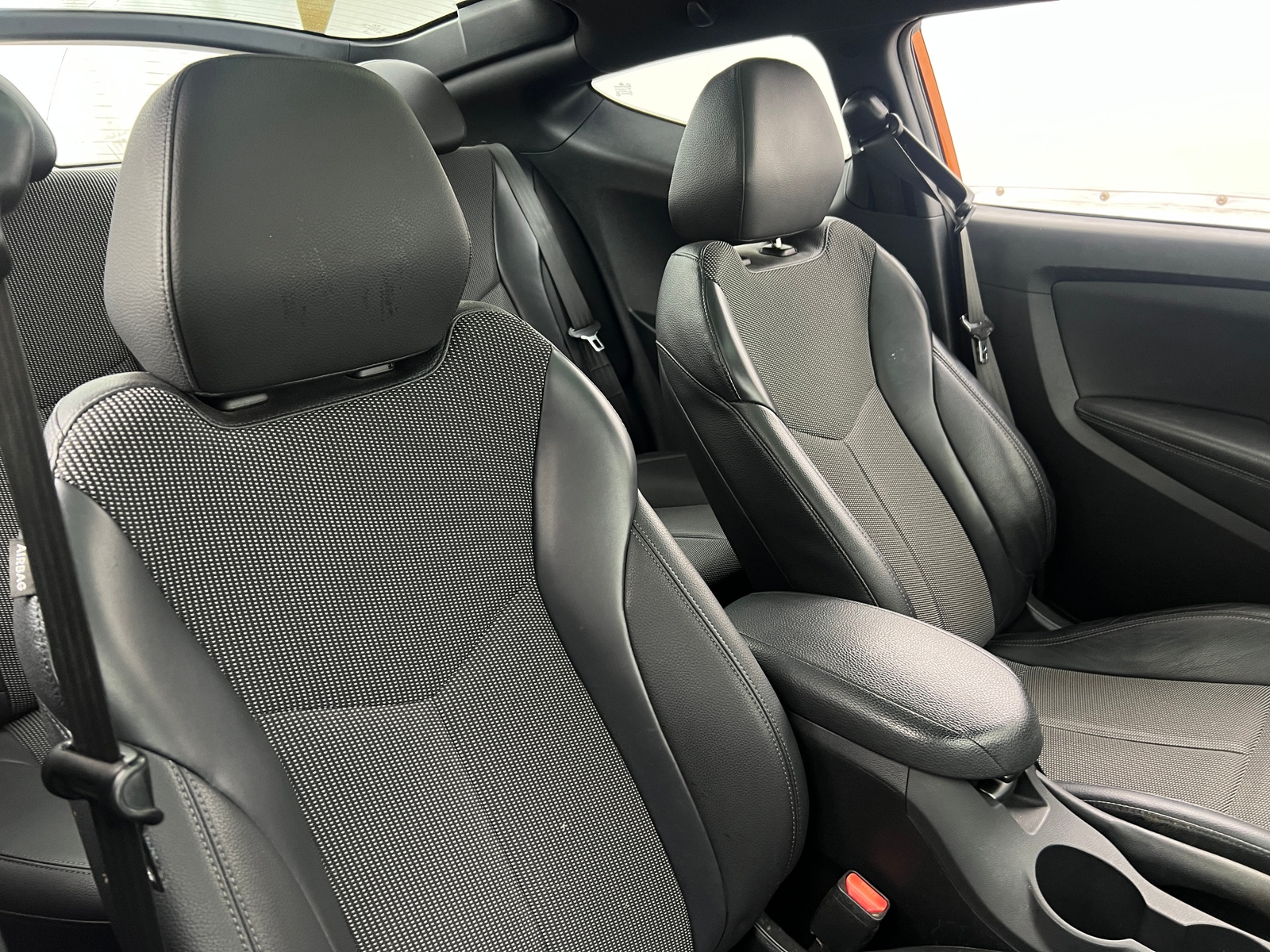 Thumbnail: 2016 Hyundai Veloster - 2