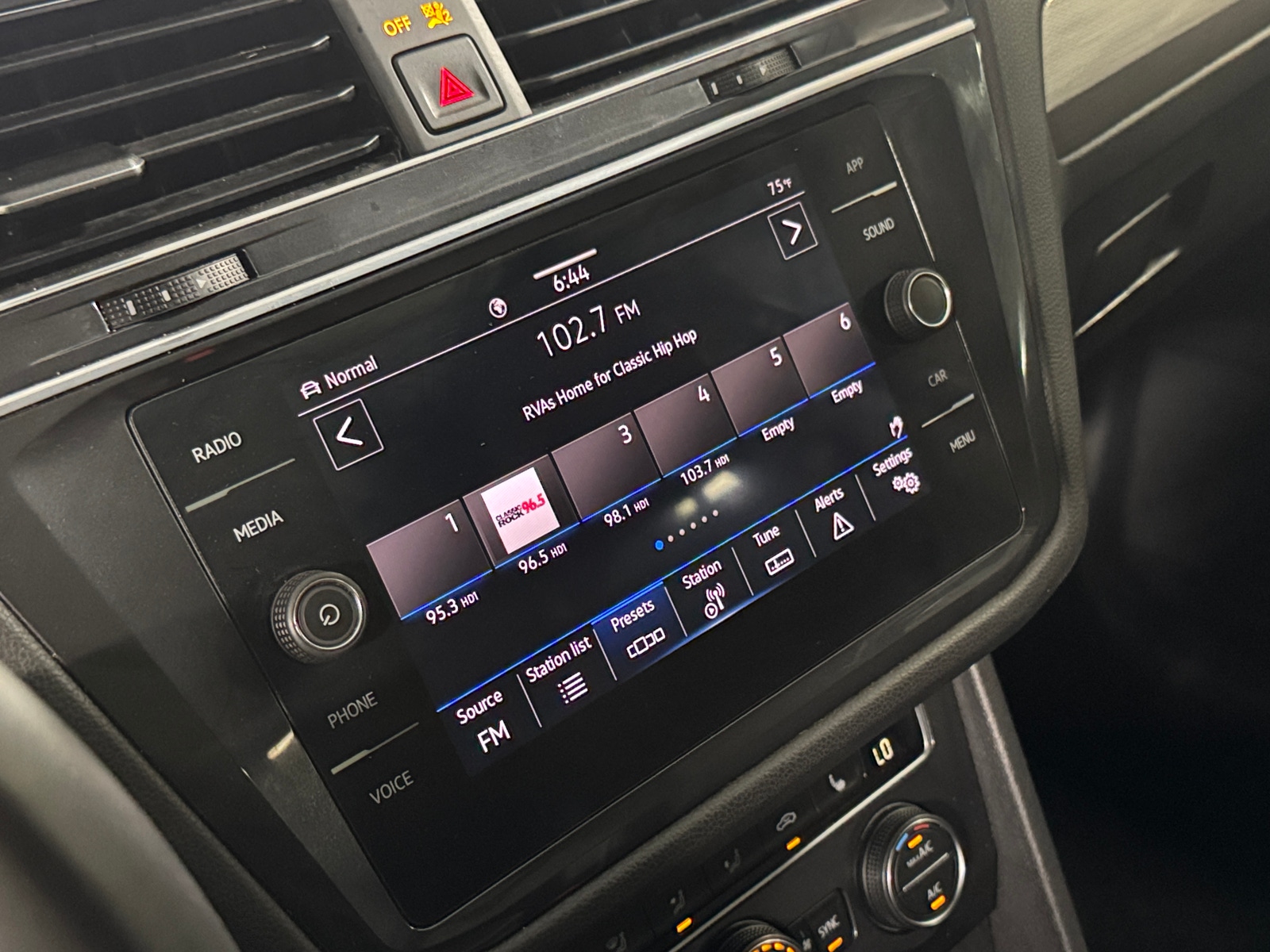 Thumbnail: 2021 Volkswagen Tiguan - 3