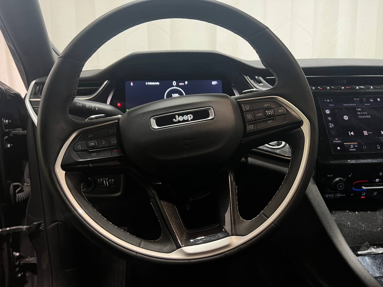 Thumbnail: 2023 Jeep Grand Cherokee L - 4