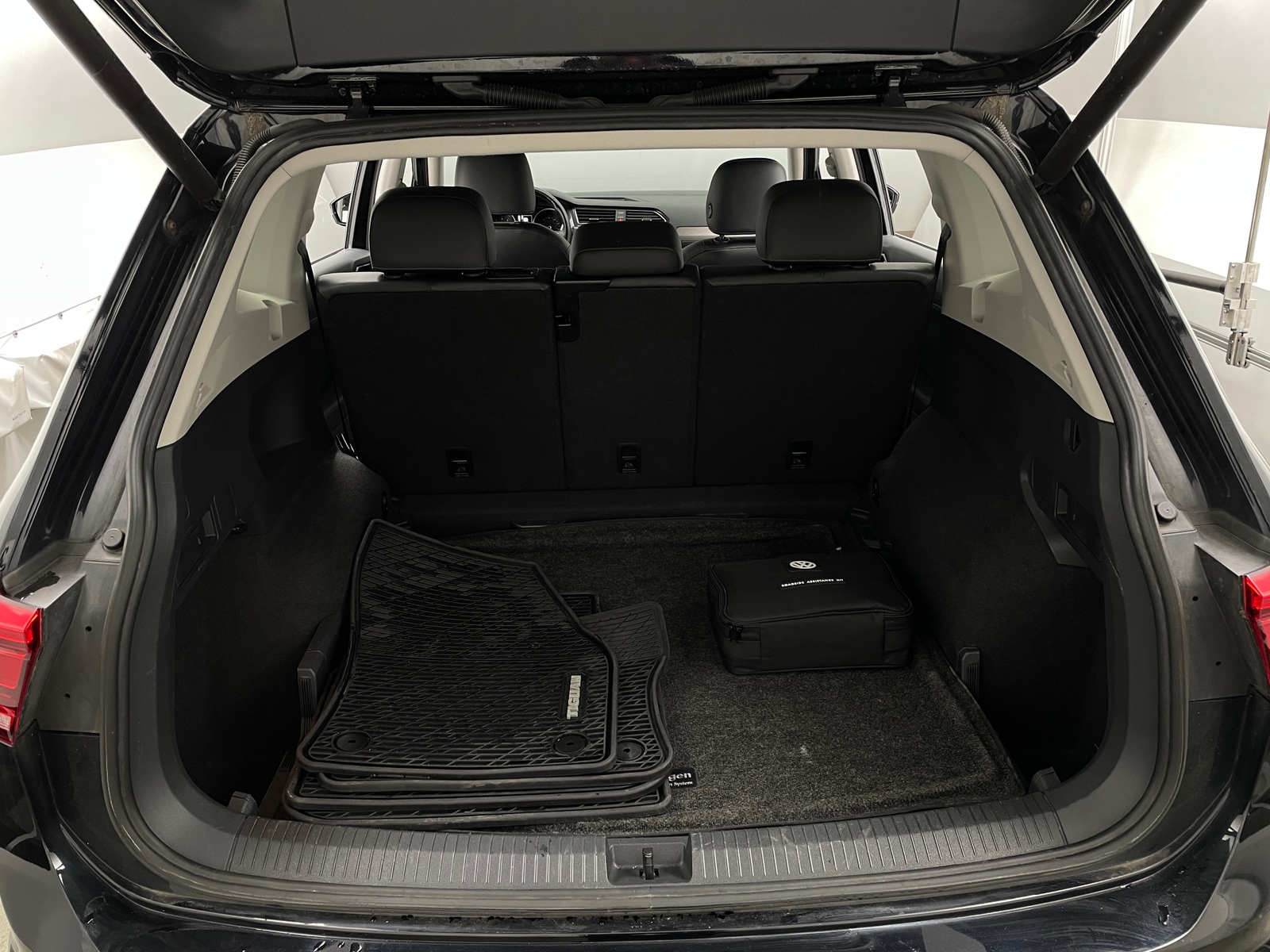 Thumbnail: 2018 Volkswagen Tiguan - 6