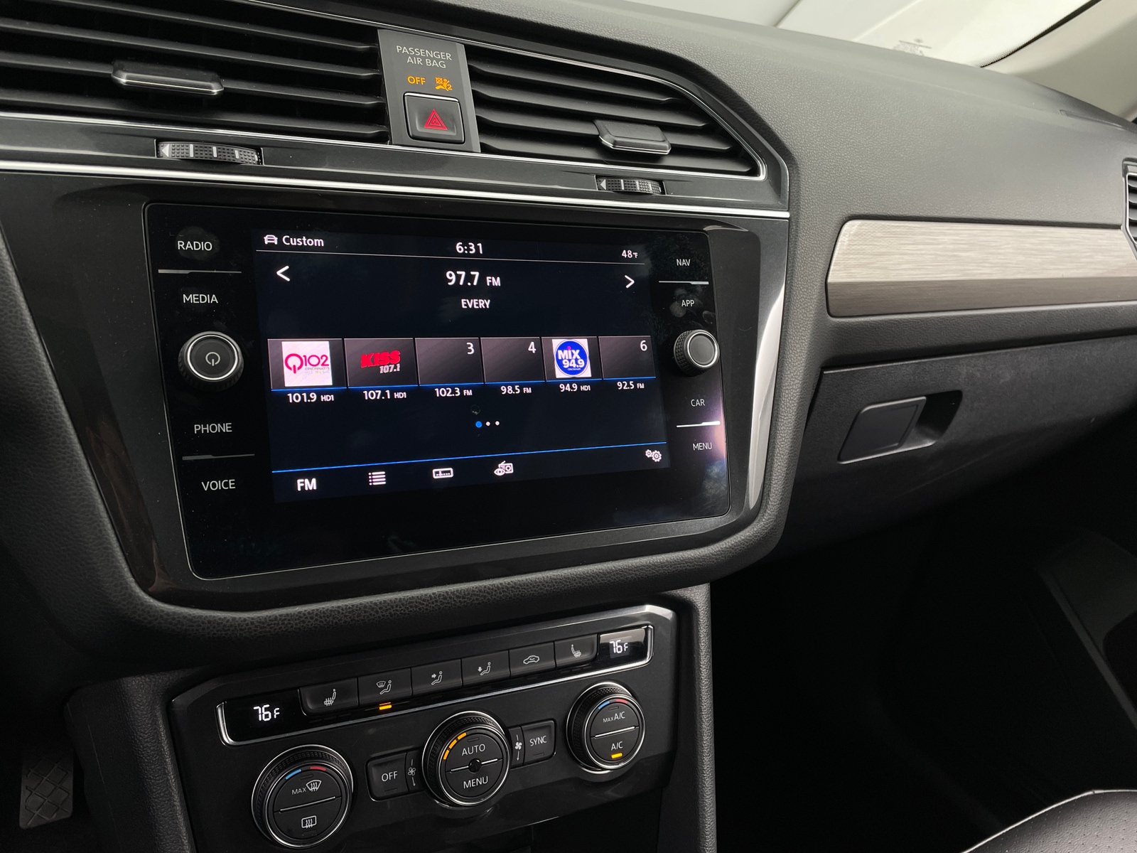 Thumbnail: 2018 Volkswagen Tiguan - 3