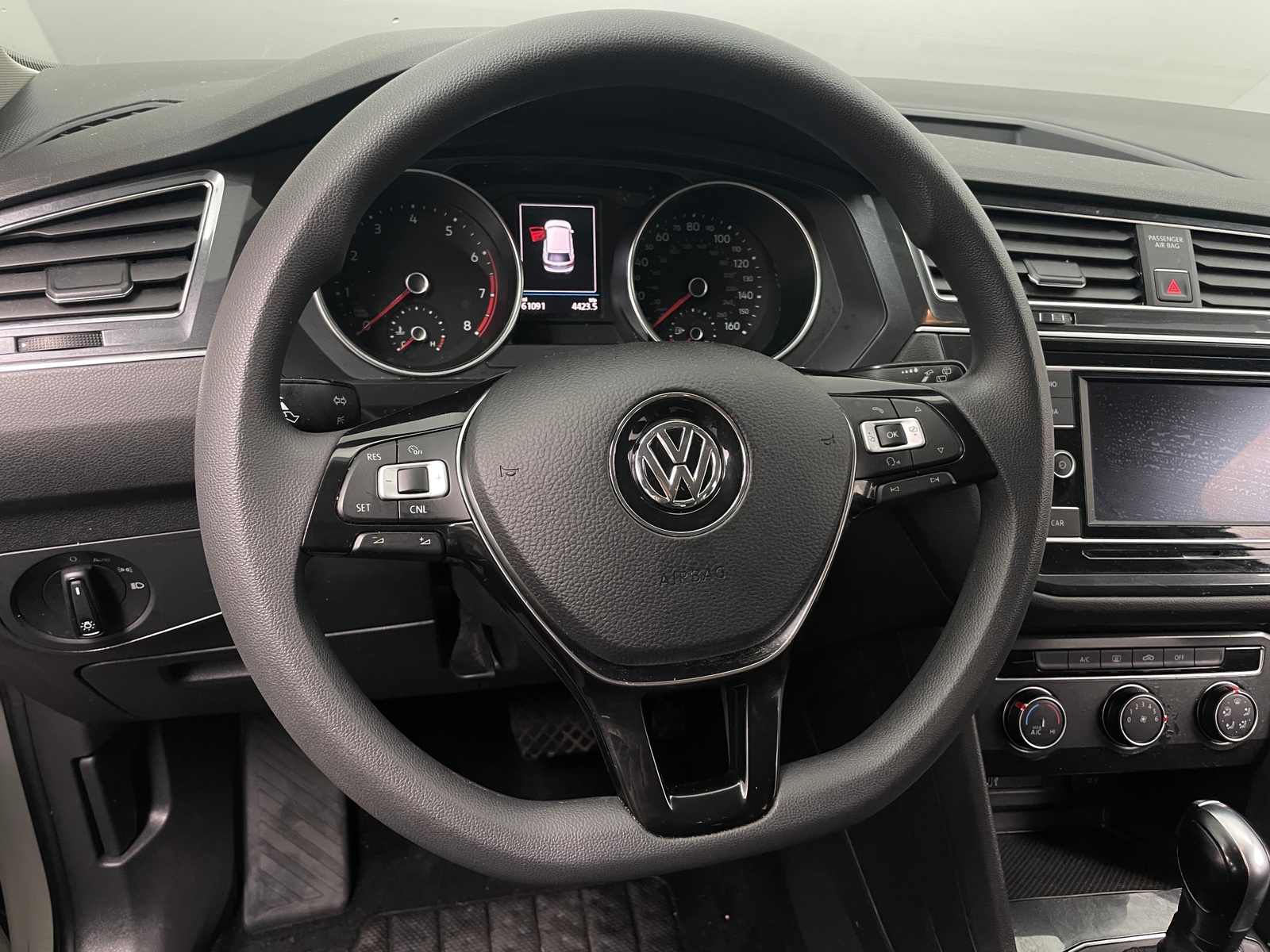 Thumbnail: 2018 Volkswagen Tiguan - 5