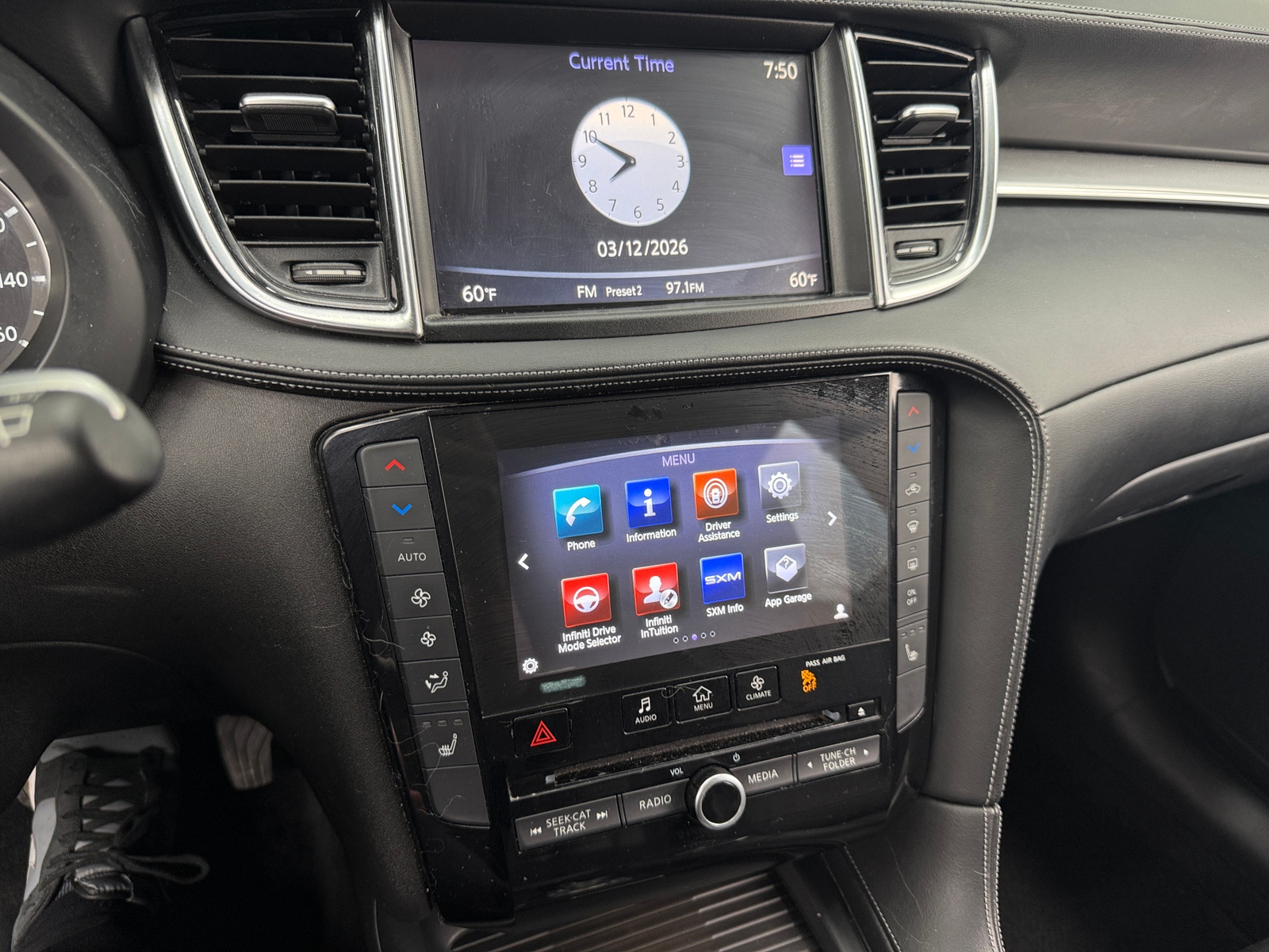 Thumbnail: 2019 INFINITI QX50 - 3