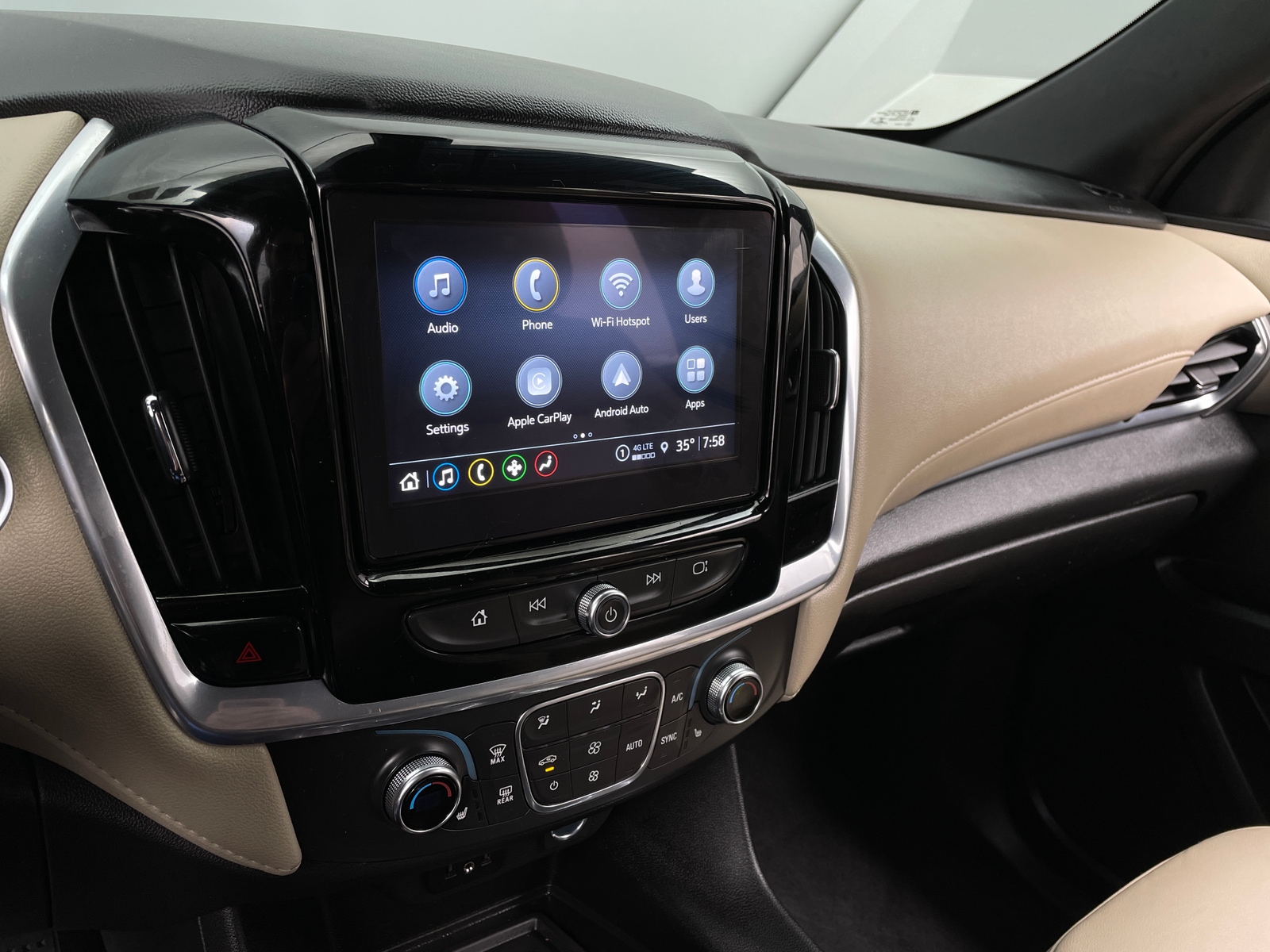 Thumbnail: 2022 Chevrolet Traverse - 3