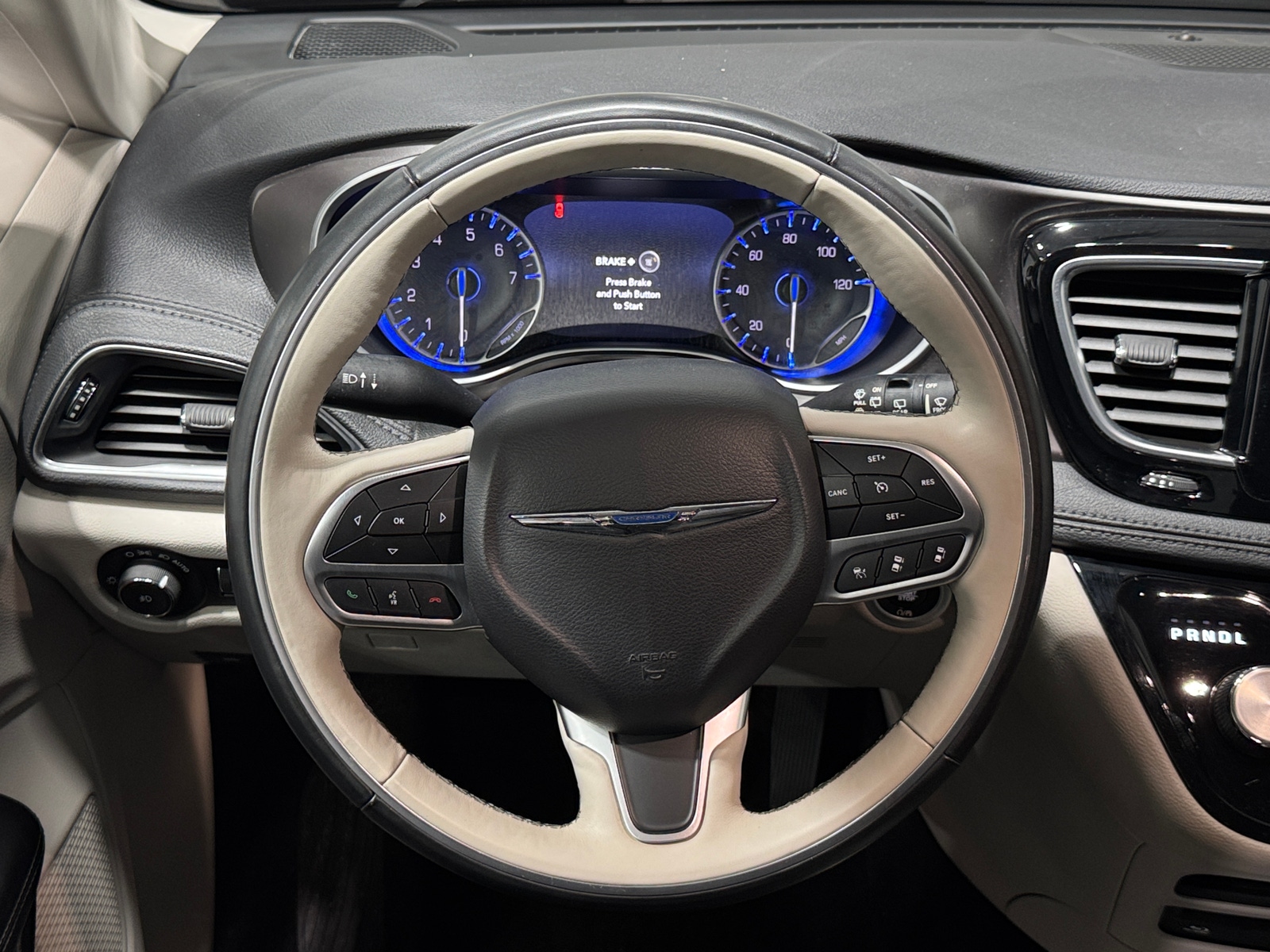 Thumbnail: 2017 Chrysler Pacifica - 4