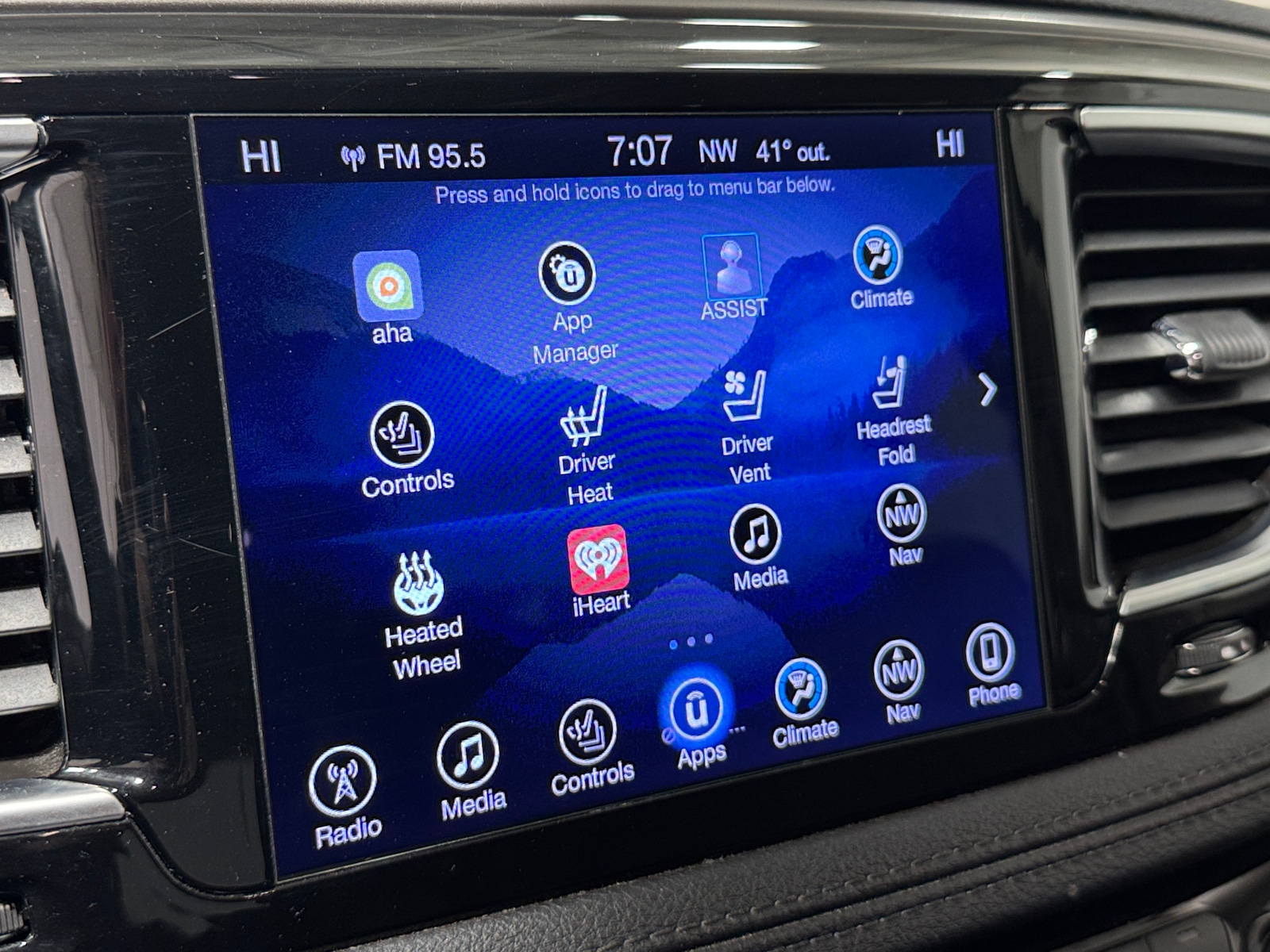 Thumbnail: 2017 Chrysler Pacifica - 3