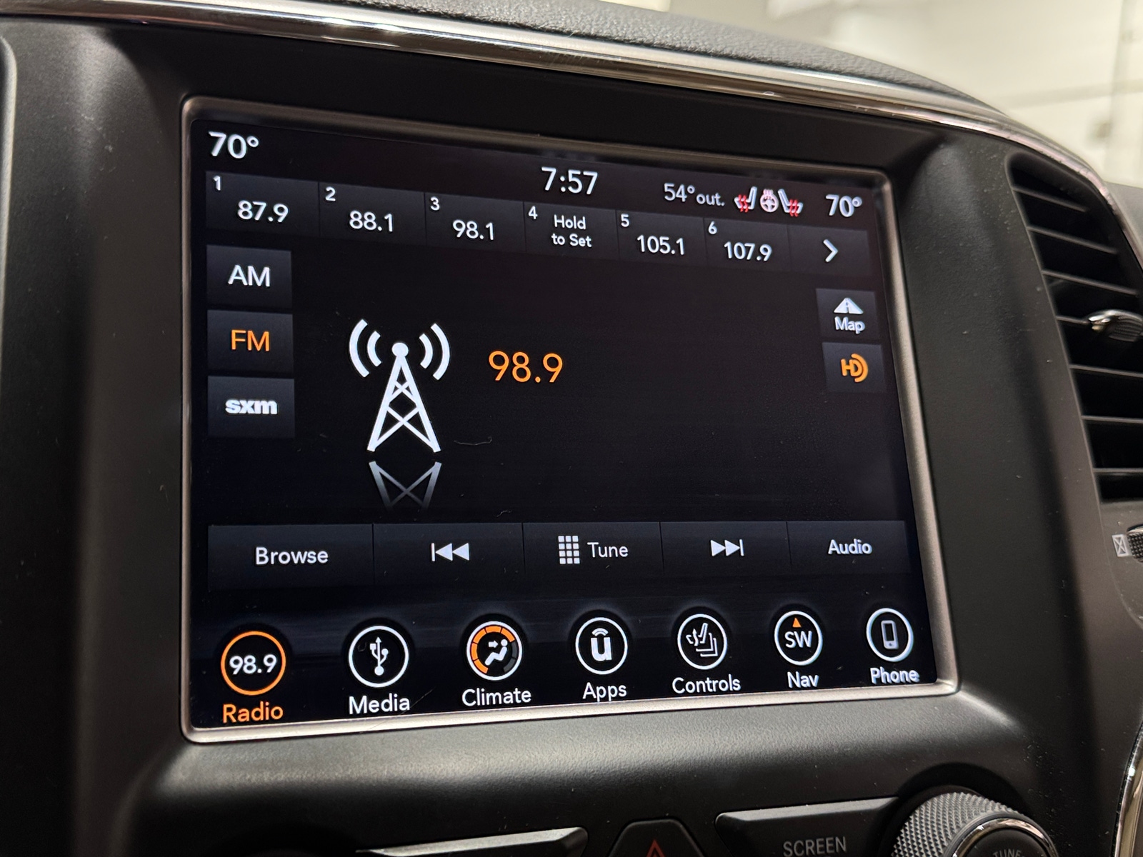 Thumbnail: 2018 Jeep Grand Cherokee - 3