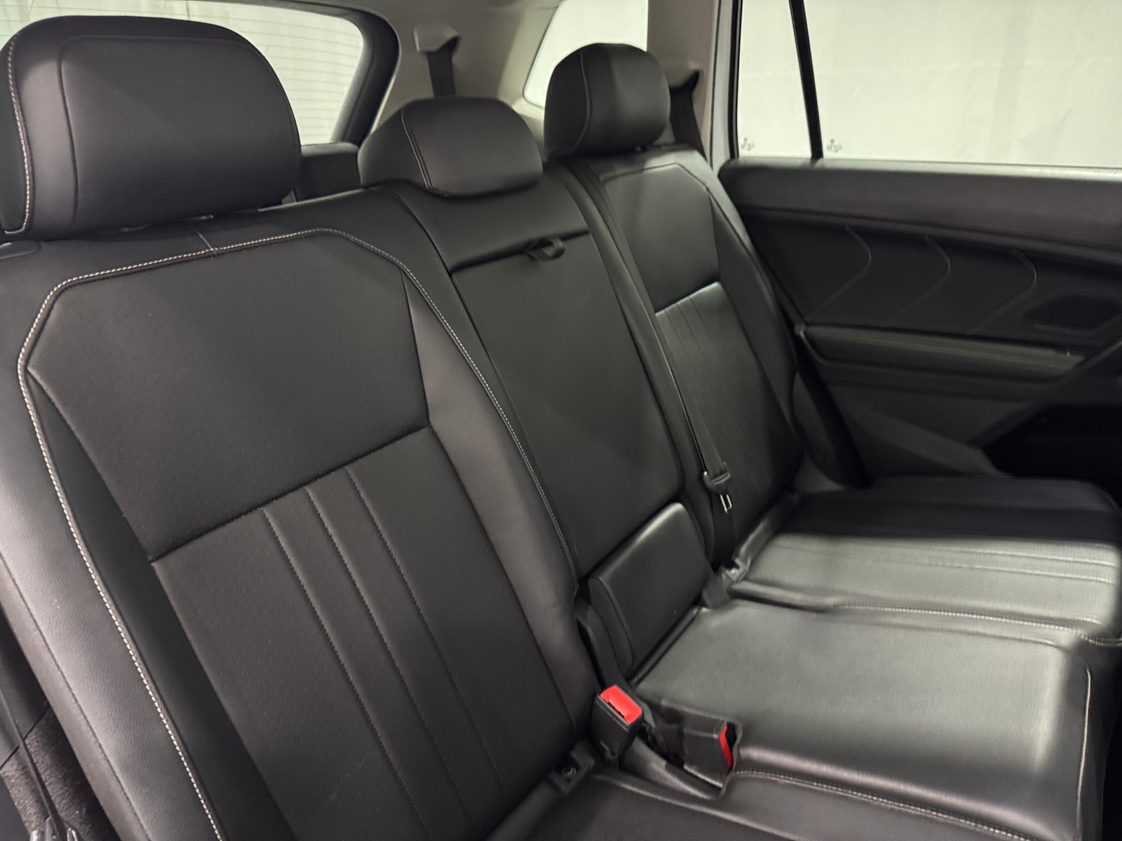 Thumbnail: 2022 Volkswagen Tiguan - 5