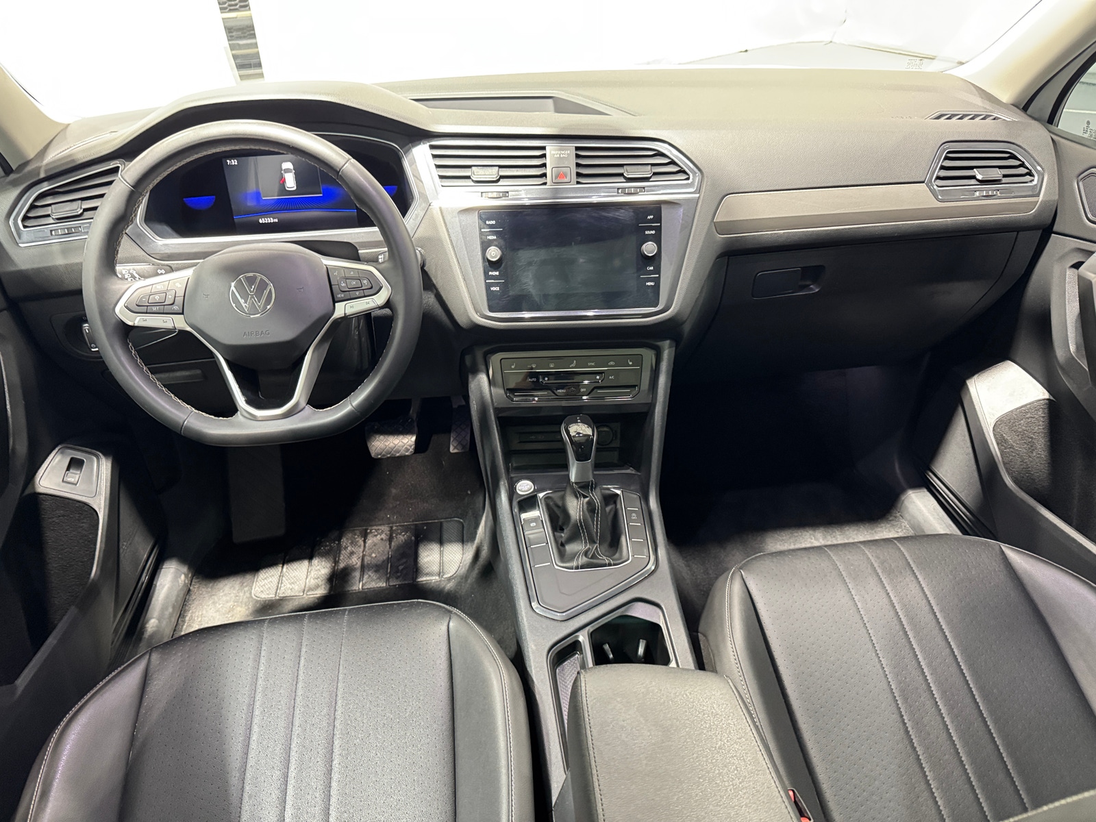 Thumbnail: 2022 Volkswagen Tiguan - 2