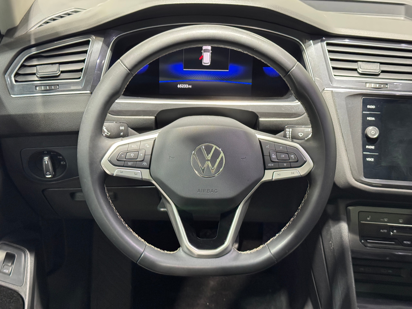 Thumbnail: 2022 Volkswagen Tiguan - 4