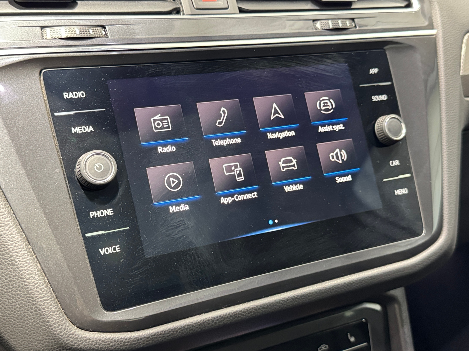 Thumbnail: 2022 Volkswagen Tiguan - 3